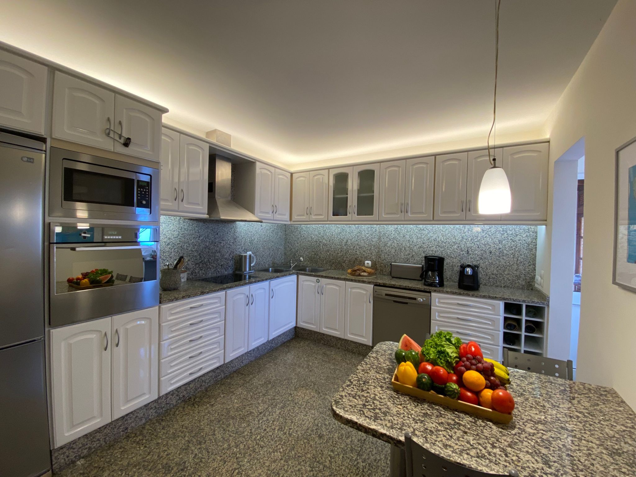 Ideales Familienhaus mit freiem Stadt- und Meerblick-Inside