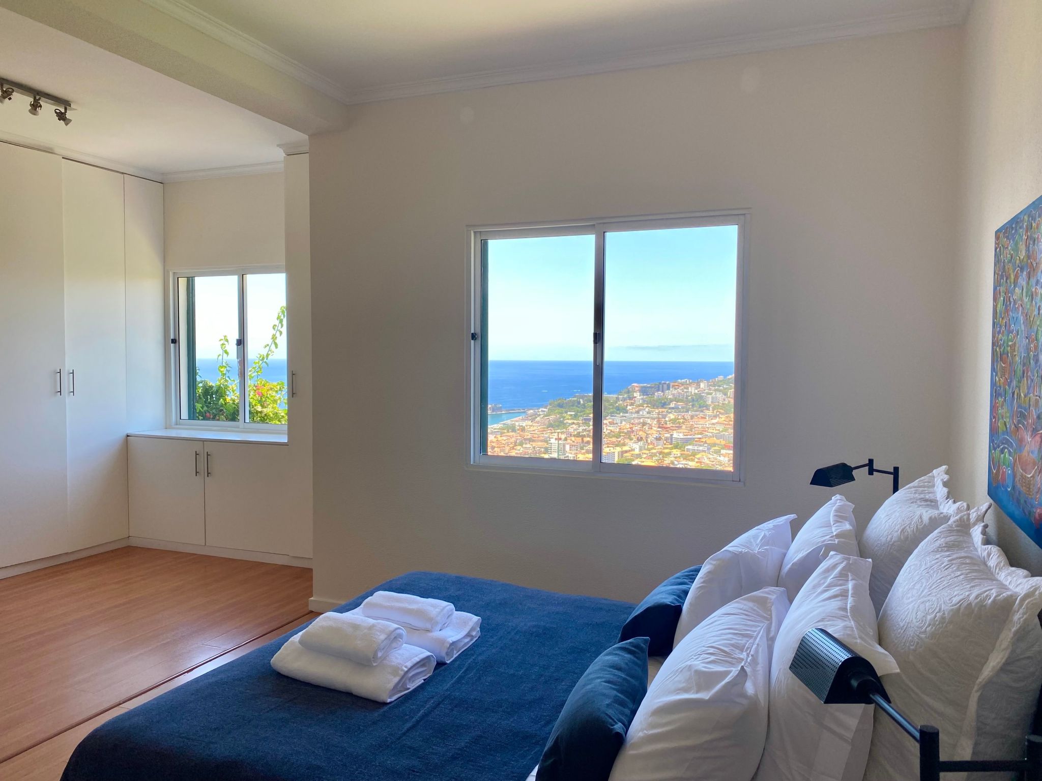 Ideales Familienhaus mit freiem Stadt- und Meerblick-Inside