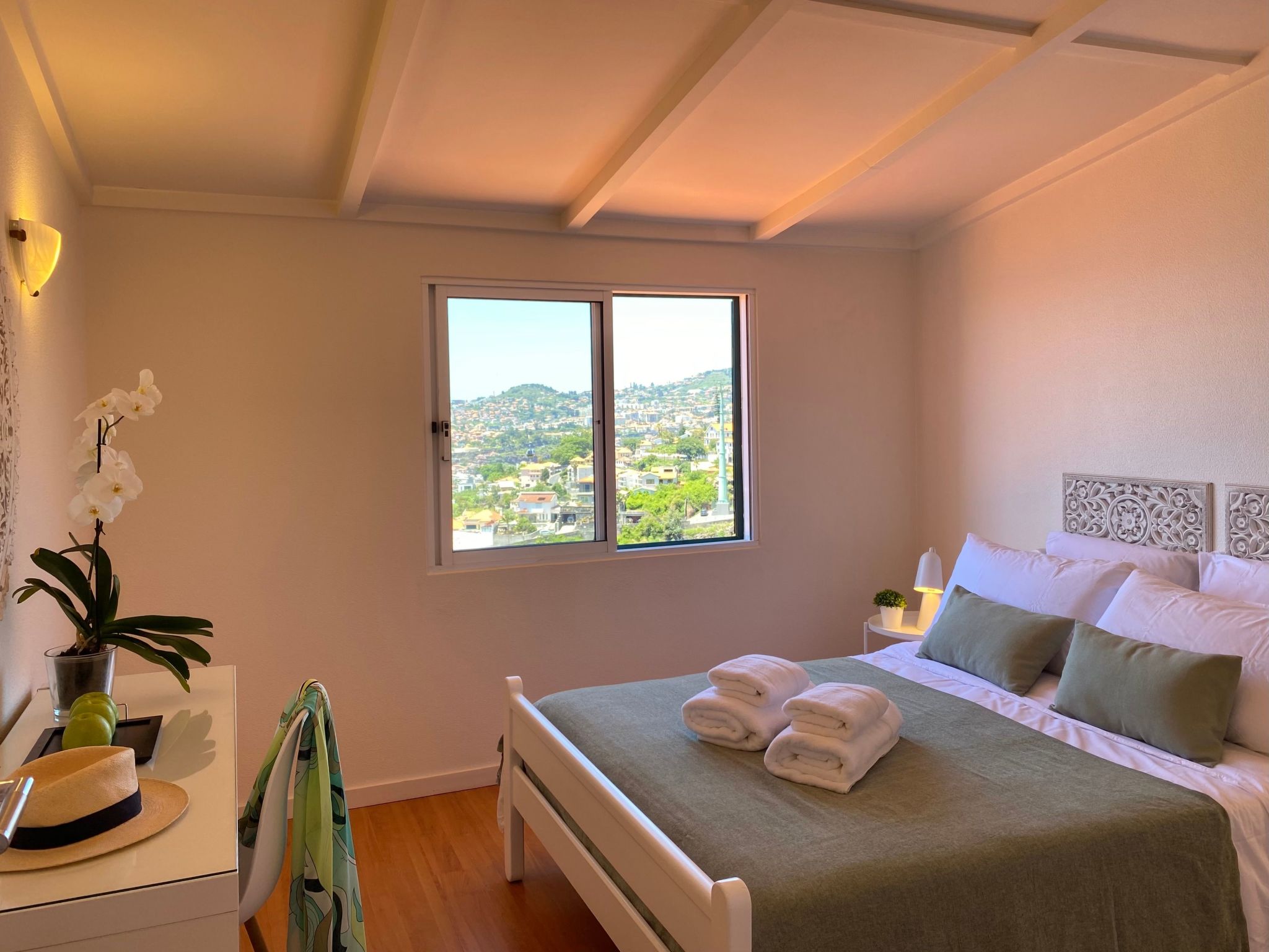 Ideales Familienhaus mit freiem Stadt- und Meerblick-Inside