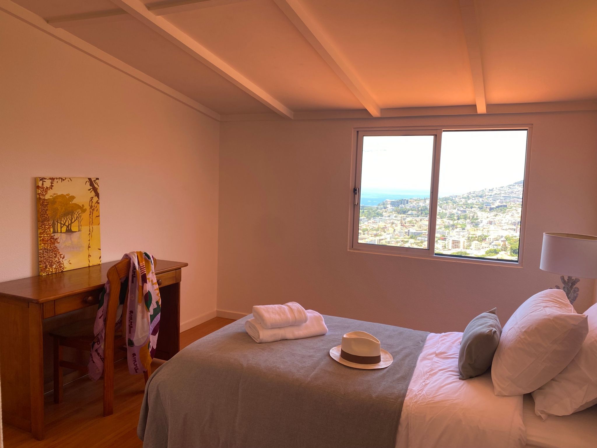 Ideales Familienhaus mit freiem Stadt- und Meerblick-Inside