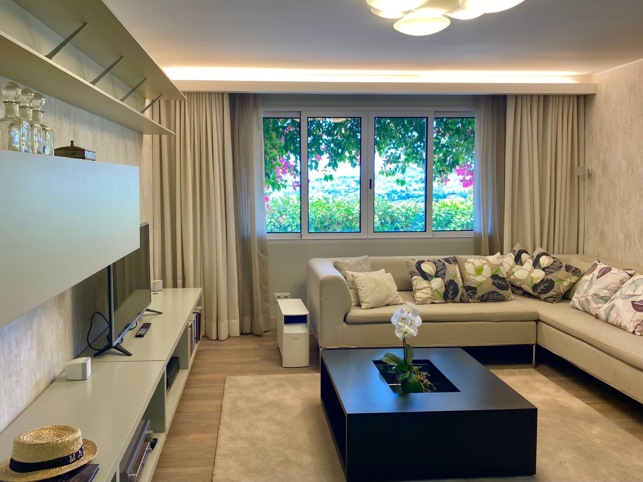 Ideales Familienhaus mit freiem Stadt- und Meerblick-Inside