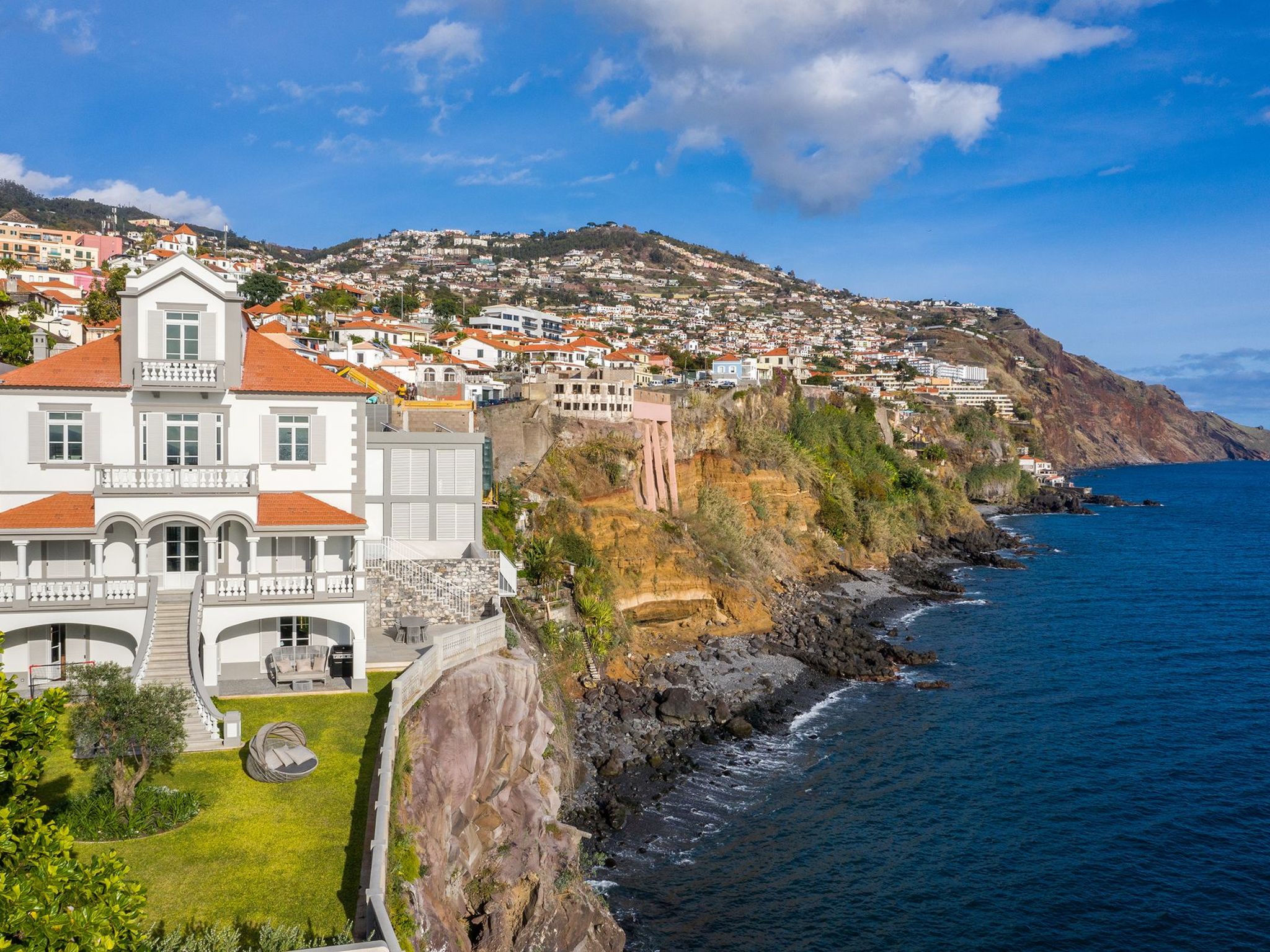 Photo of mit Privatpool für 12 Personen in Sao Goncalo, Madeira