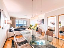 Modernes Terrassenapartment am Meer