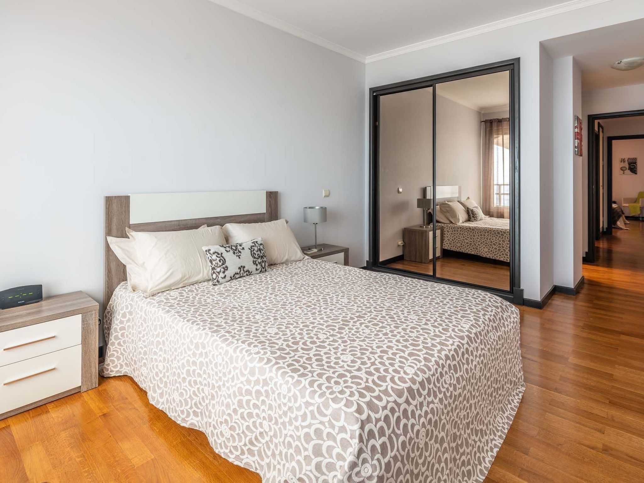 Photo of Modernes Terrassenapartment am Meer