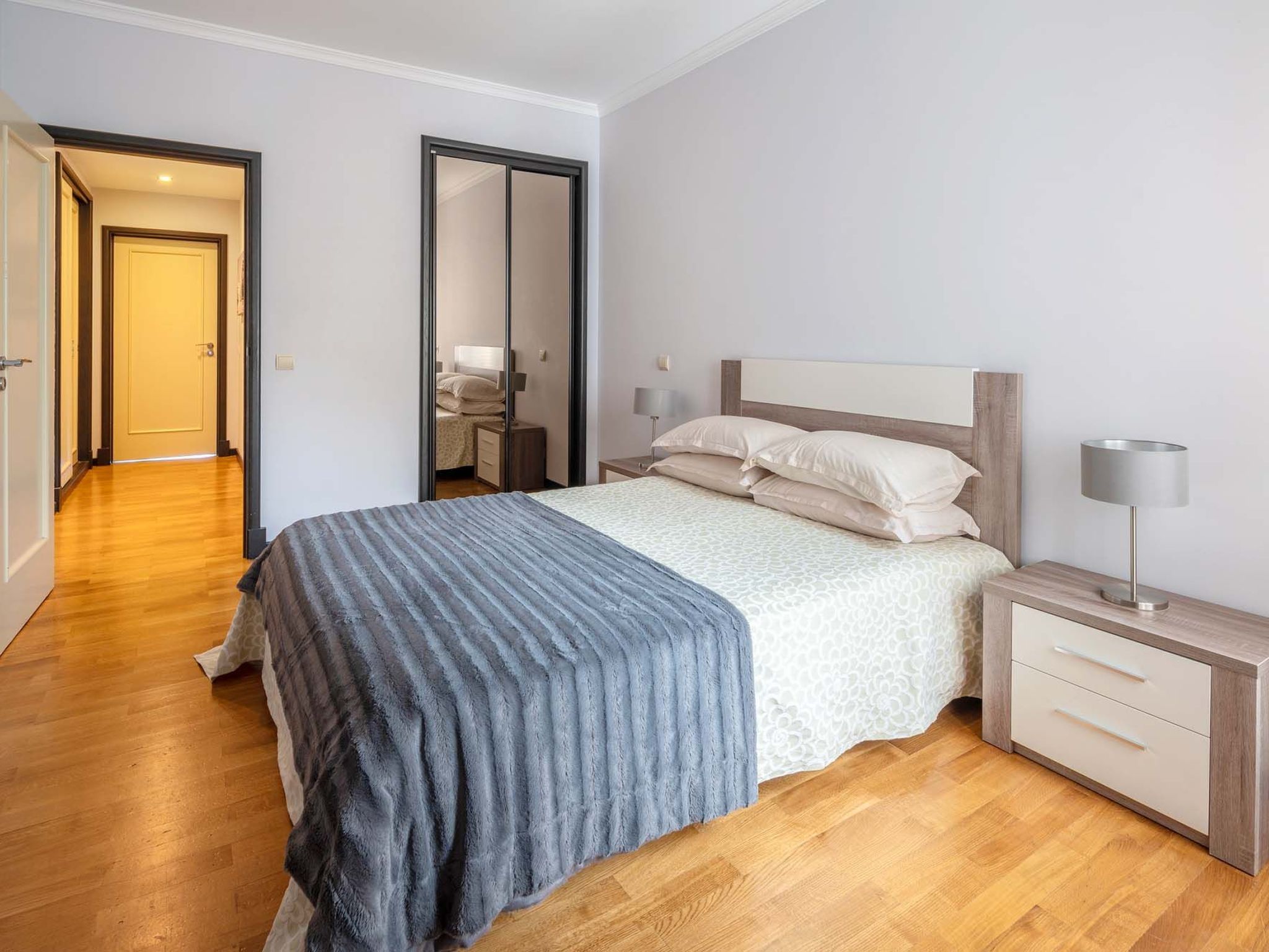 Photo of Modernes Terrassenapartment am Meer