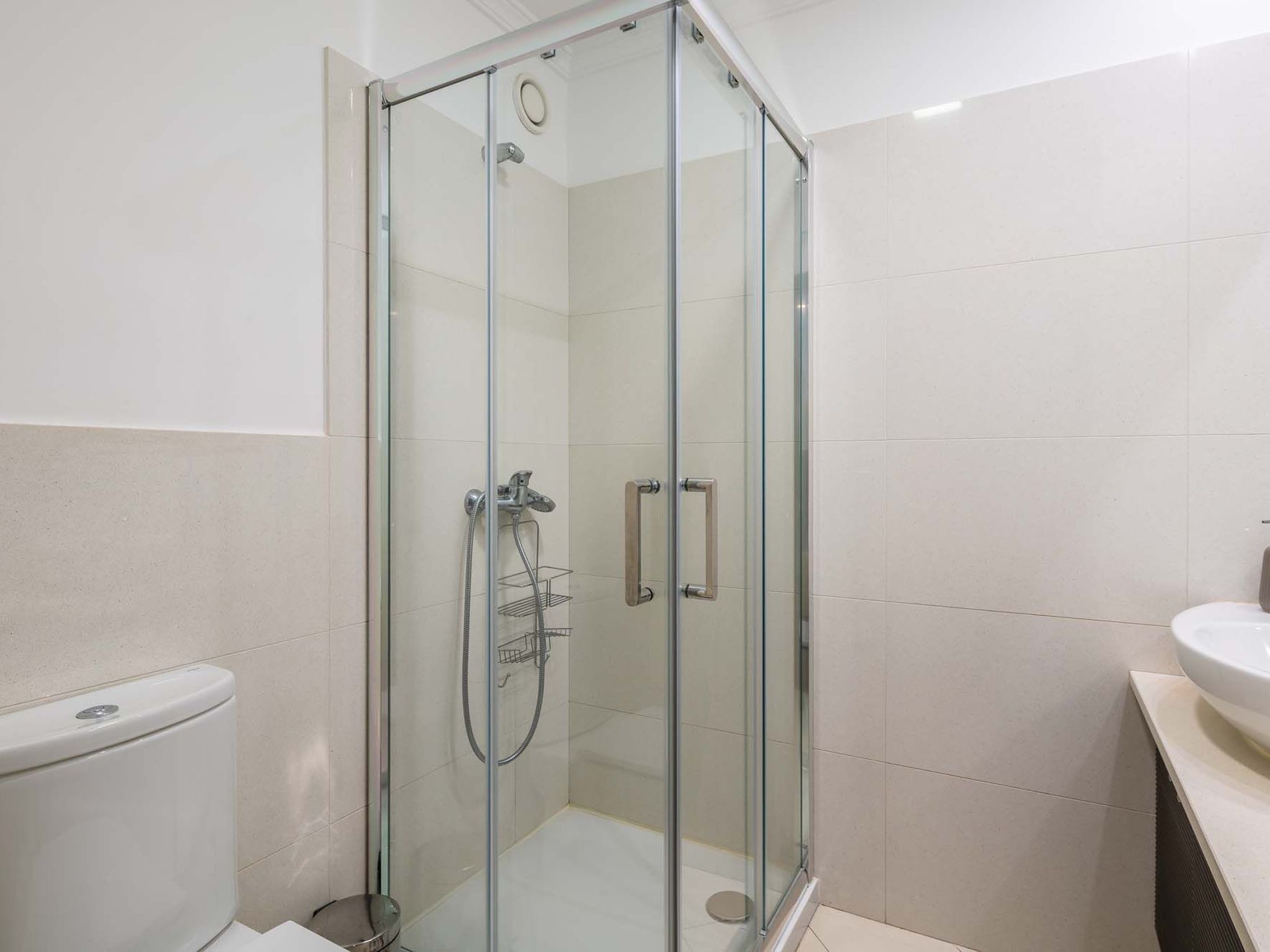 Photo of Modernes Terrassenapartment am Meer