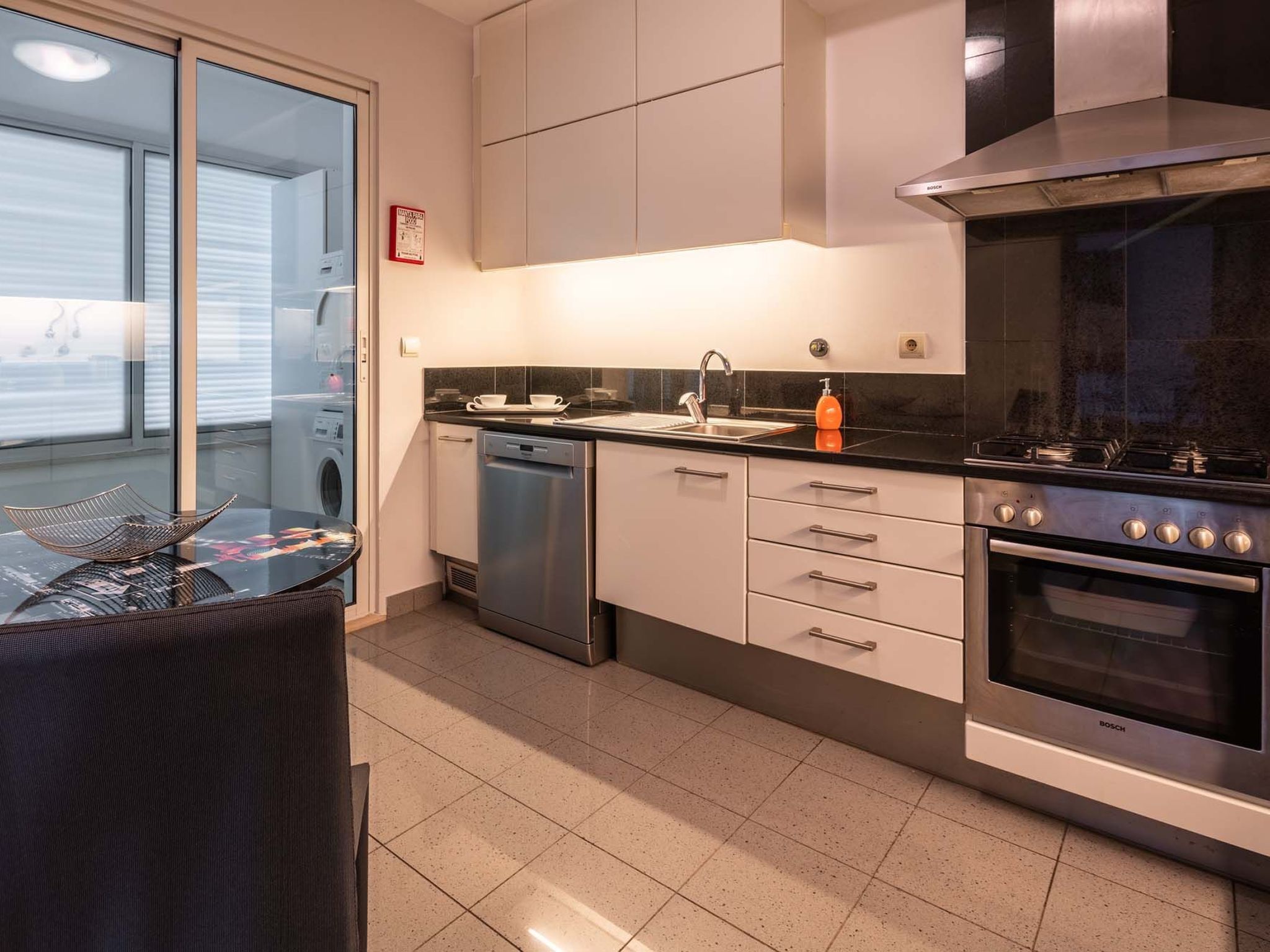 Photo of Modernes Terrassenapartment am Meer