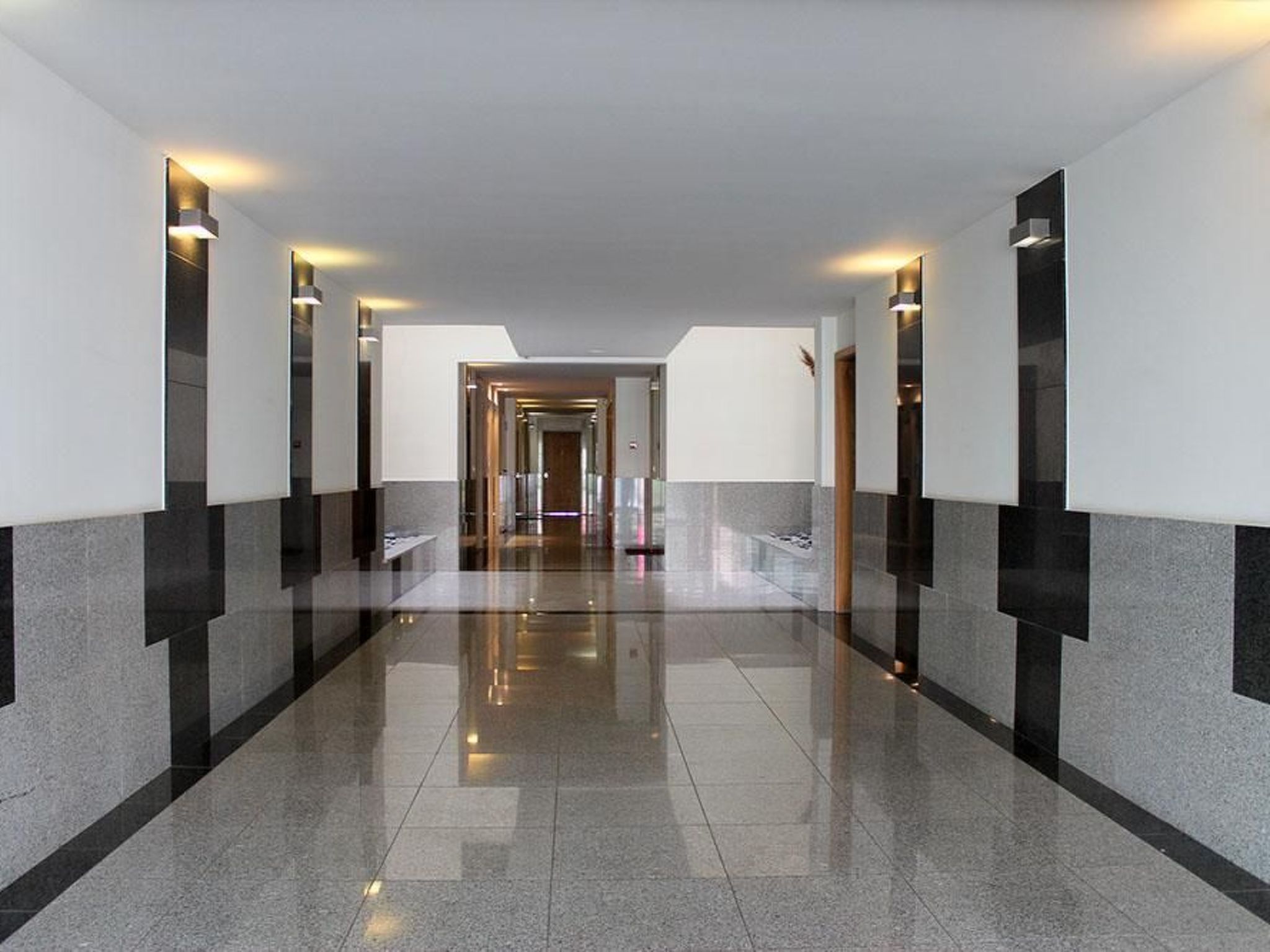 Photo of Modernes Terrassenapartment am Meer