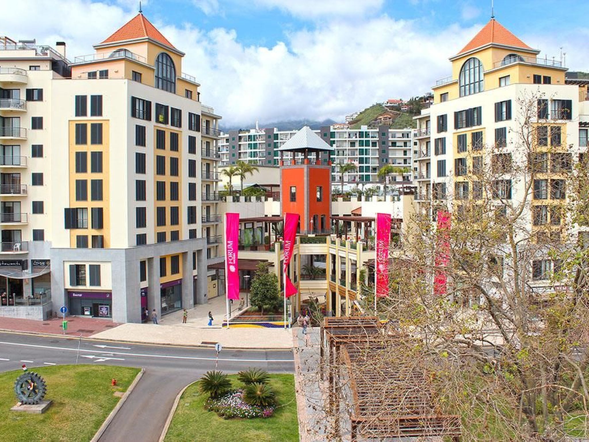 Photo of Modernes Terrassenapartment am Meer