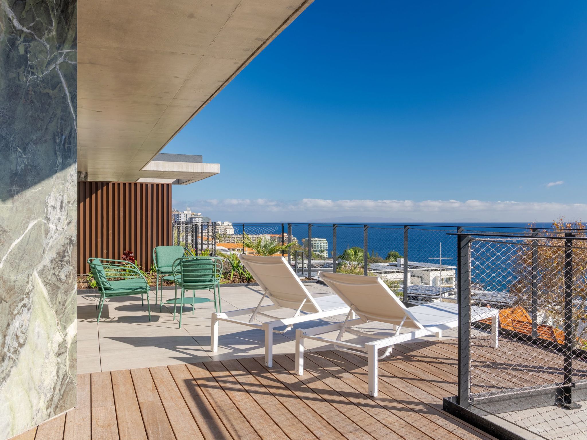 RJS Savoy Monumentalis-Outside