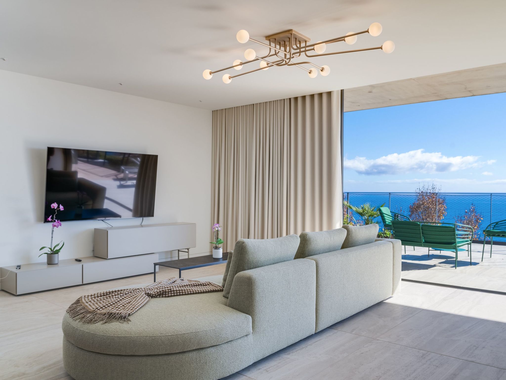 RJS Savoy Monumentalis-Inside