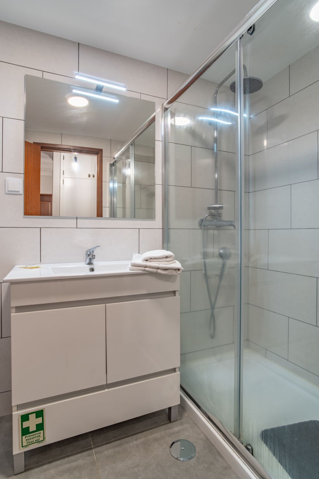 Graue Wohnung im Stadtzentrum mit Meerblick-Dedans