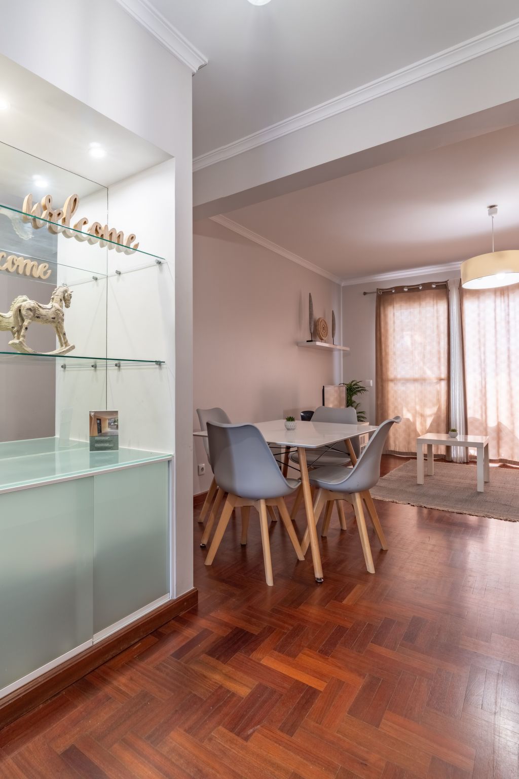 Graue Wohnung im Stadtzentrum mit Meerblick-Dedans