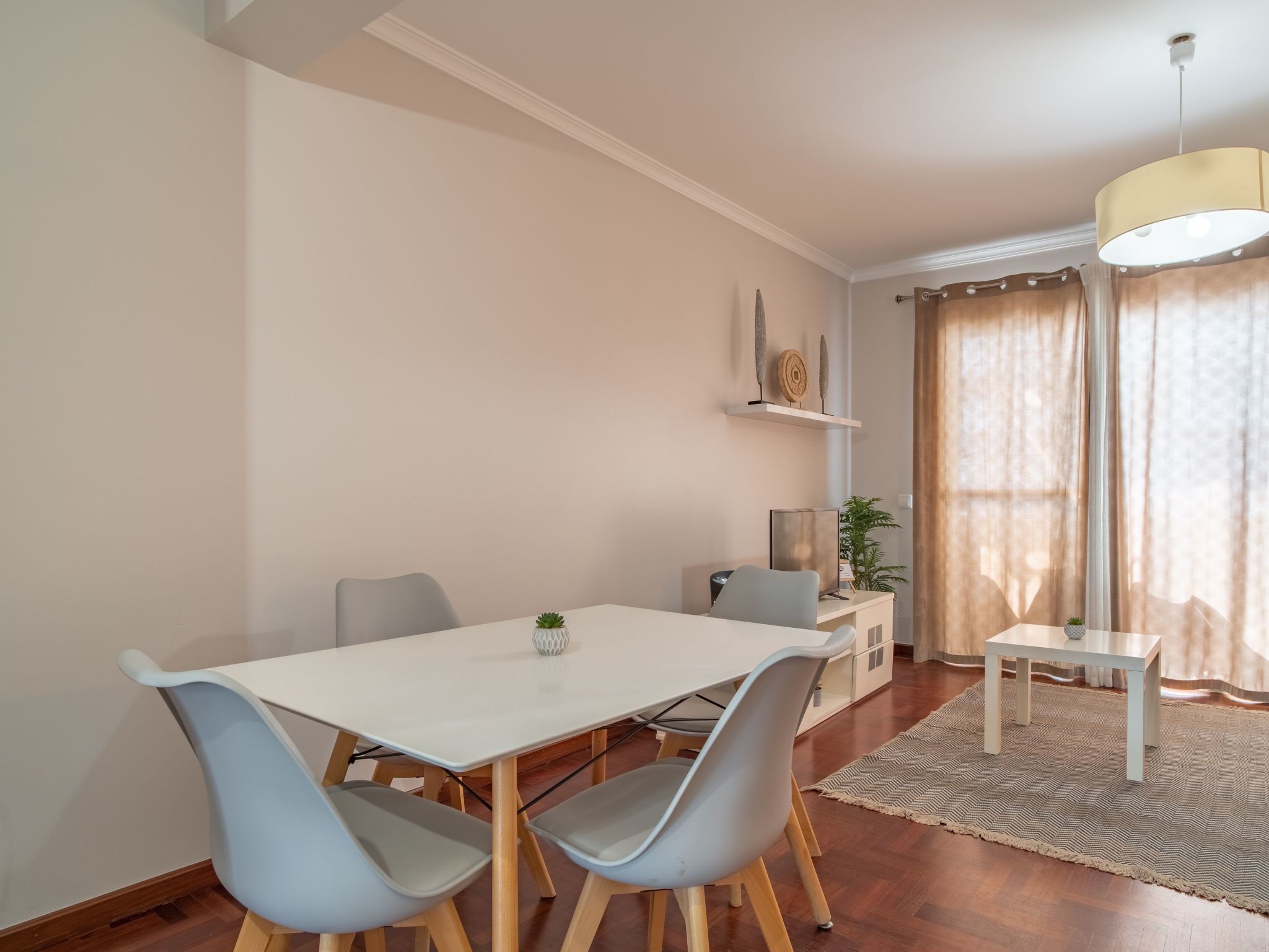 Graue Wohnung im Stadtzentrum mit Meerblick-Dedans