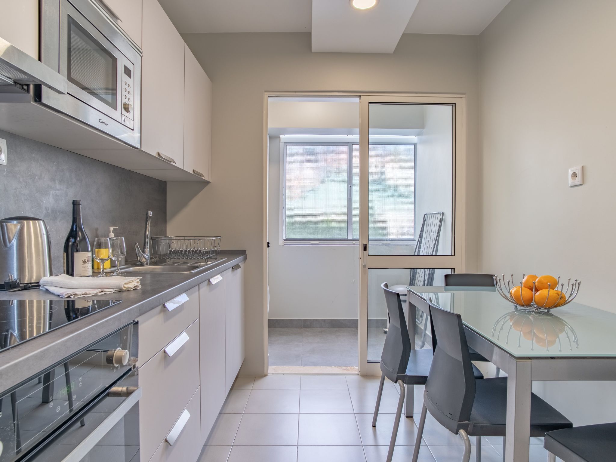 Graue Wohnung im Stadtzentrum mit Meerblick-Dedans