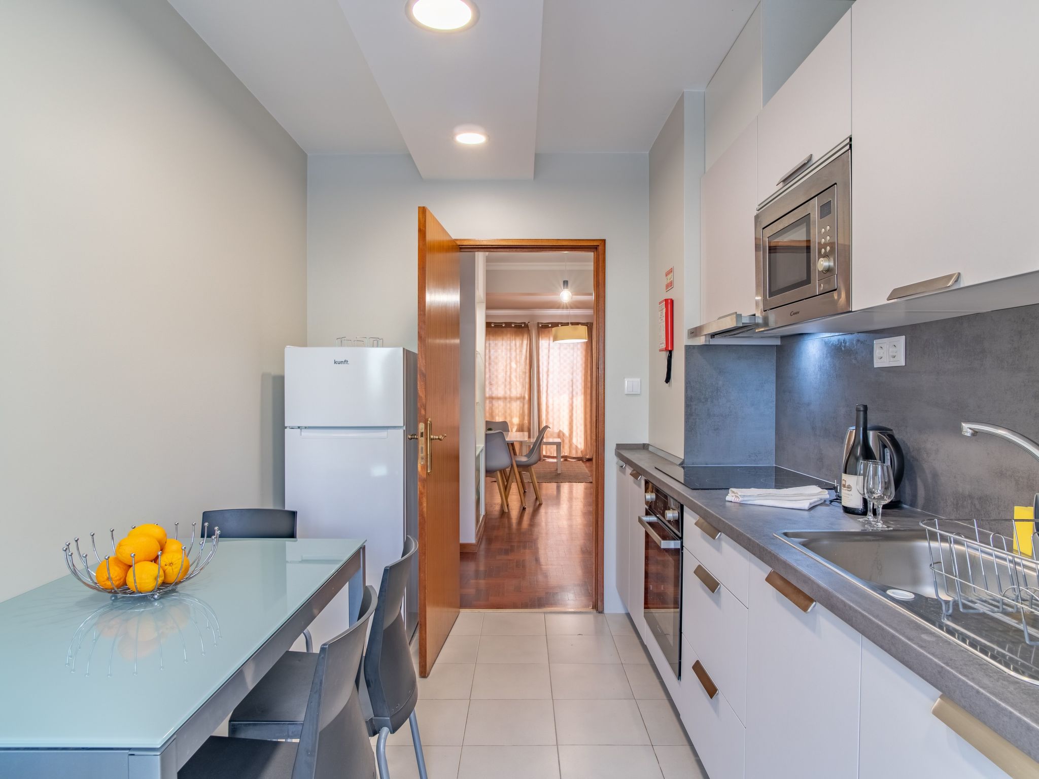 Graue Wohnung im Stadtzentrum mit Meerblick-Dedans