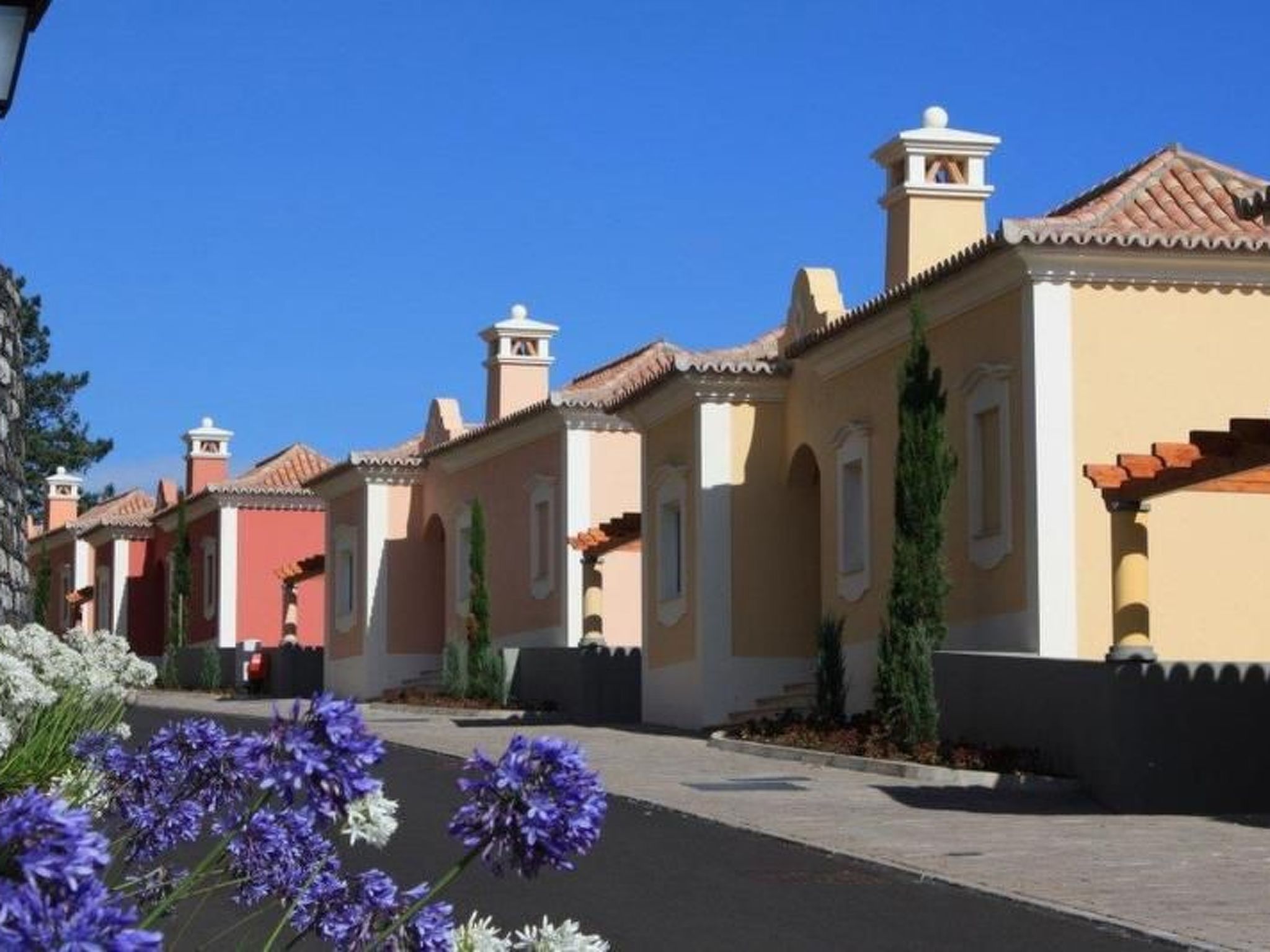 Photo of Elegante Ferienwohnung mit Gemeinschaftspool und Wellnessbereich