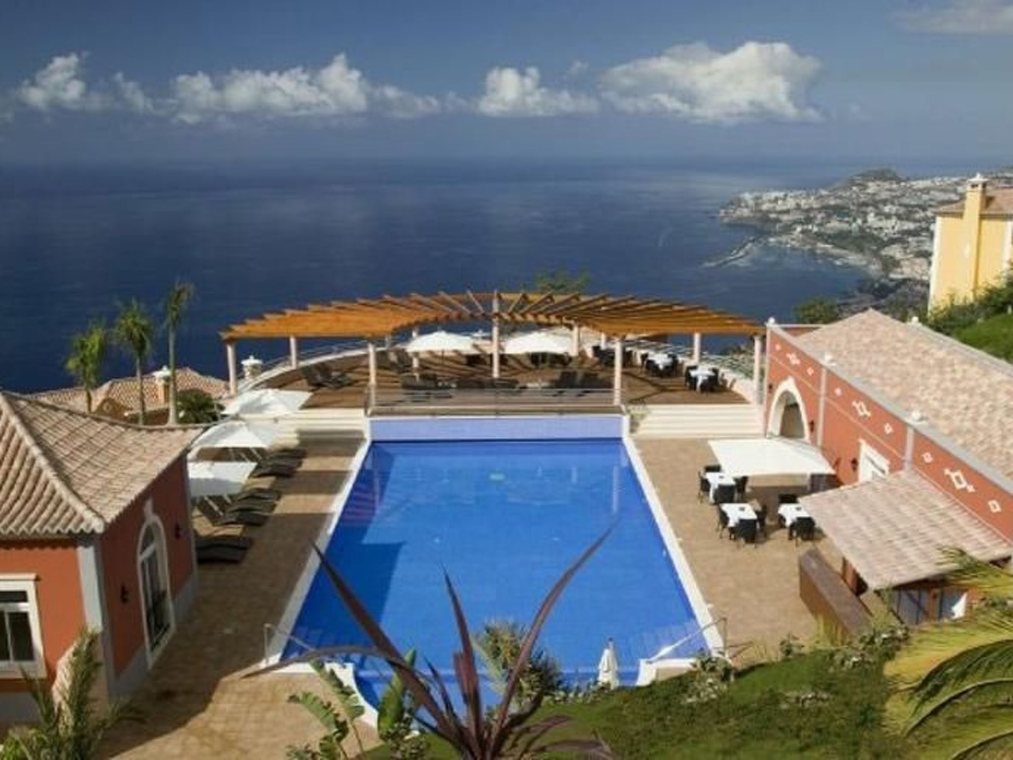 Photo of Elegante Ferienwohnung mit Gemeinschaftspool und Wellnessbereich