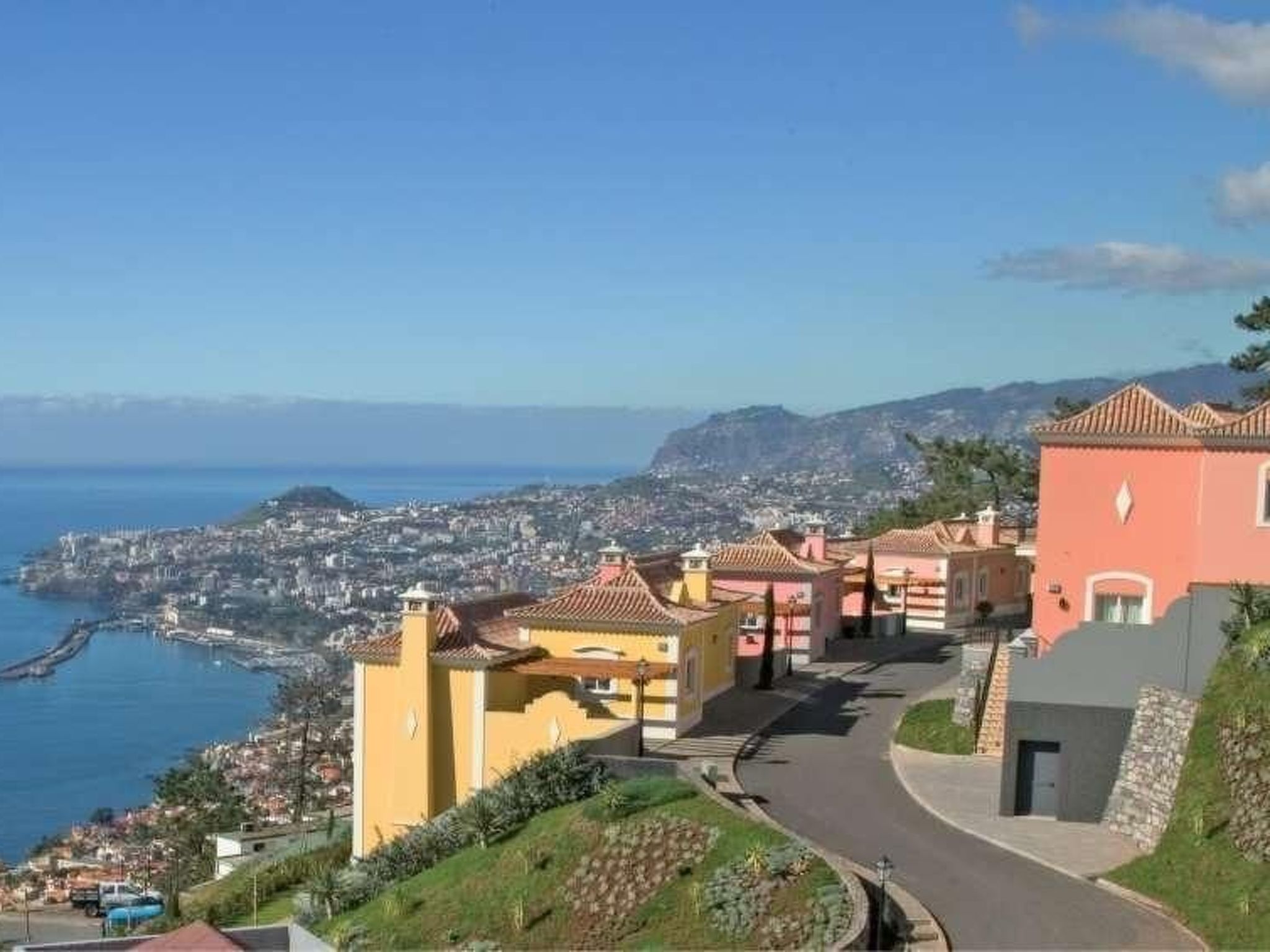 Photo of Elegante Ferienwohnung mit Gemeinschaftspool und Wellnessbereich