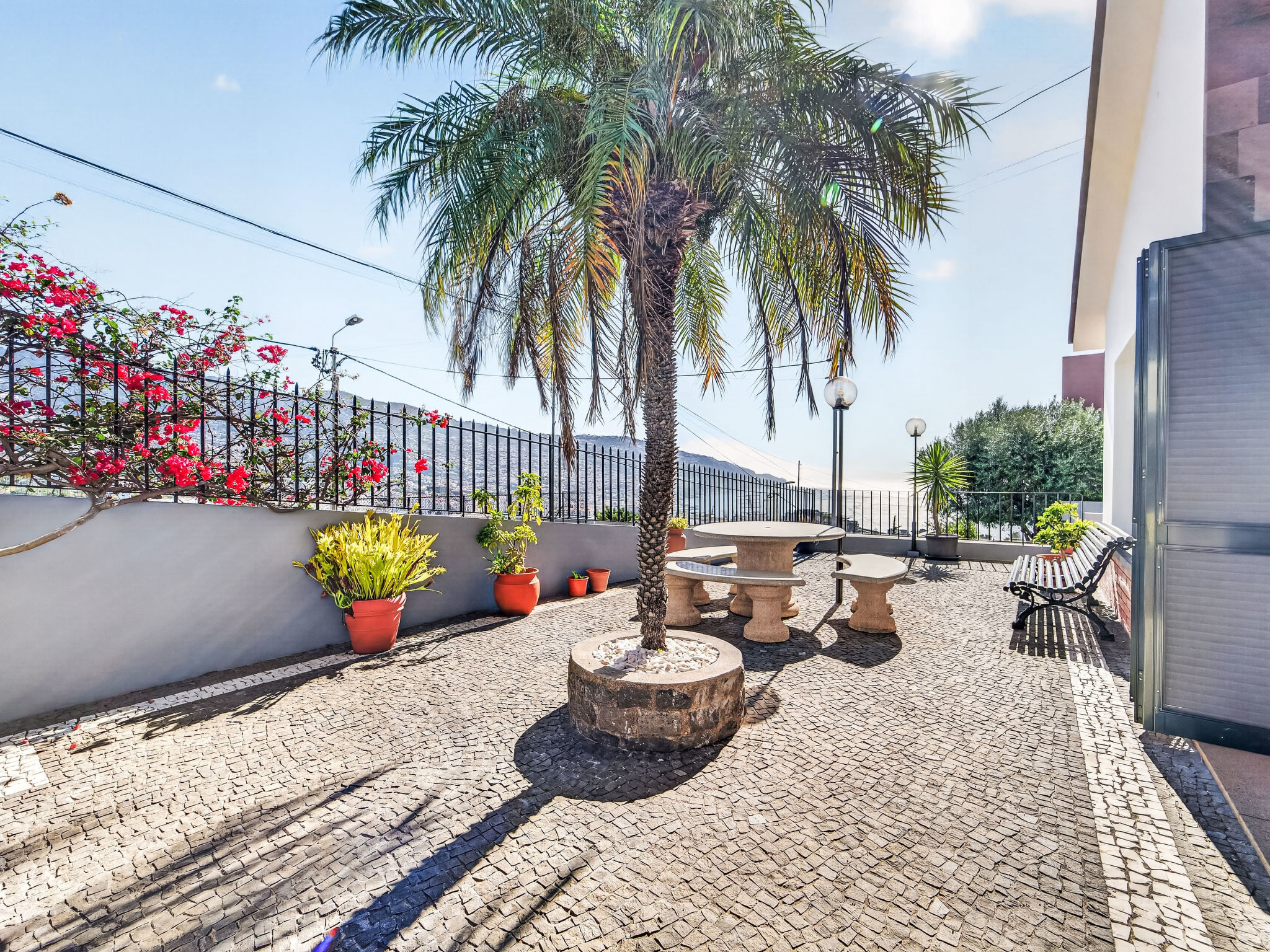 Rodrigo Guest House - Outside