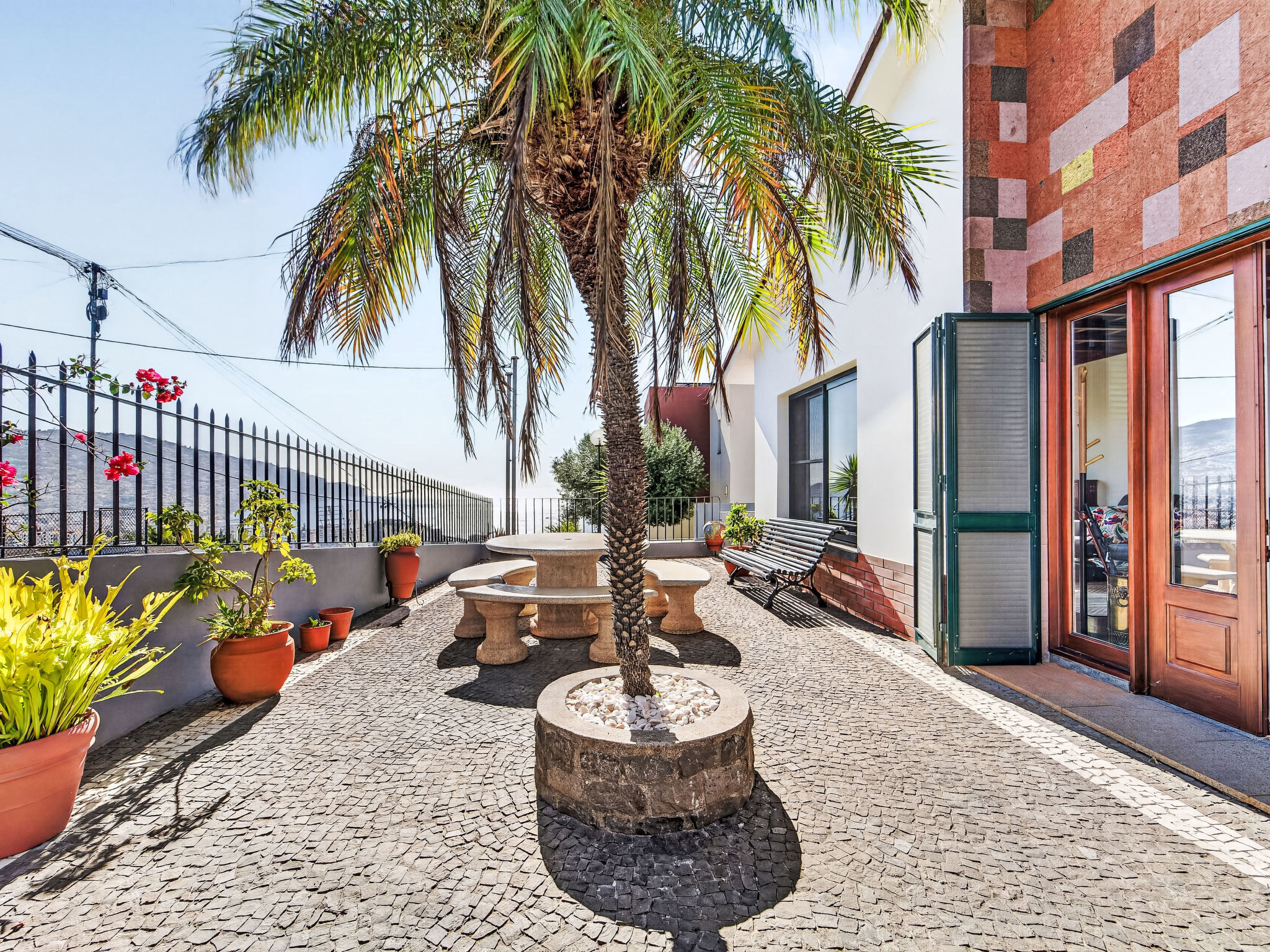 Rodrigo Guest House - Outside
