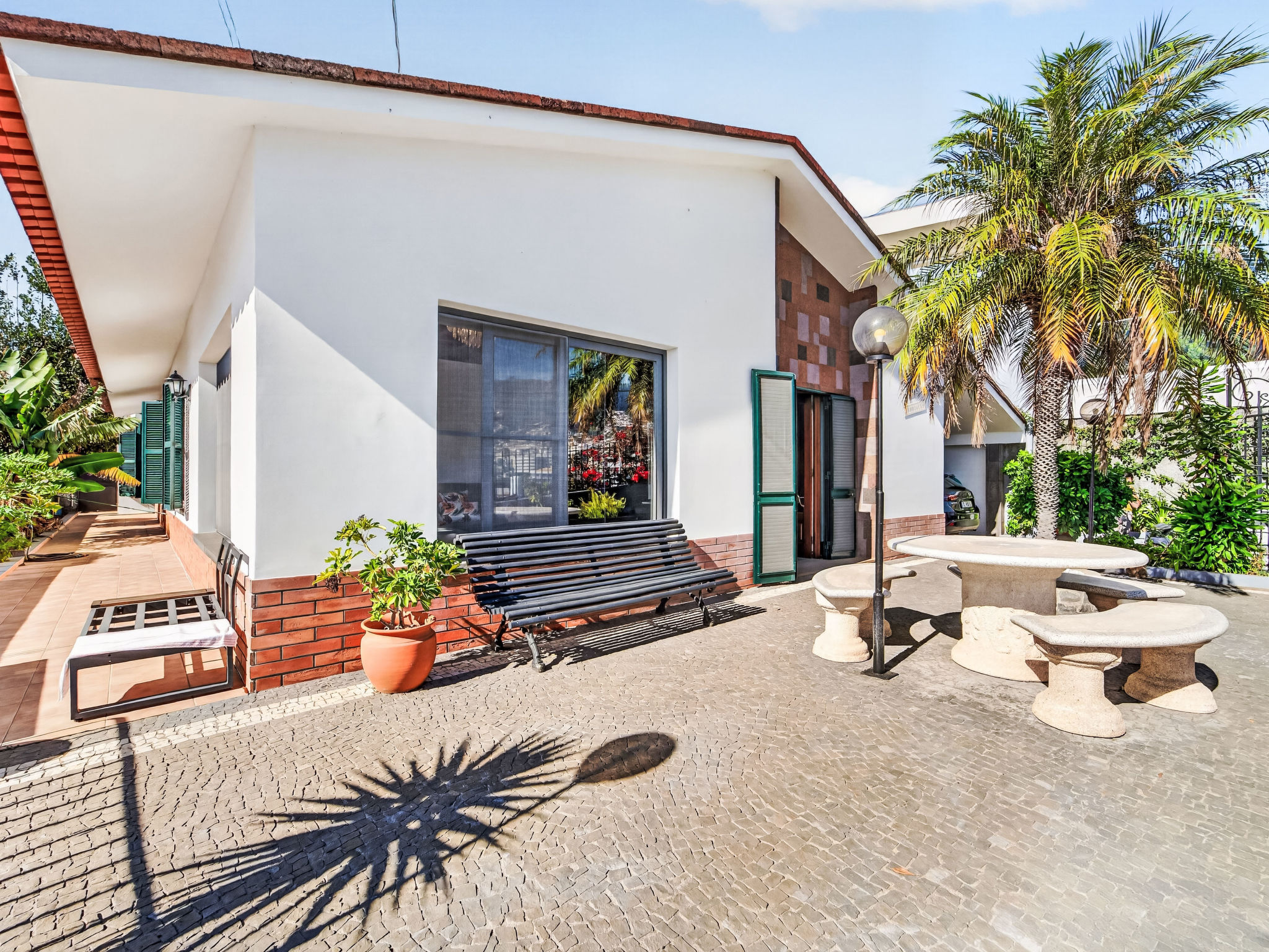 Rodrigo Guest House - Outside