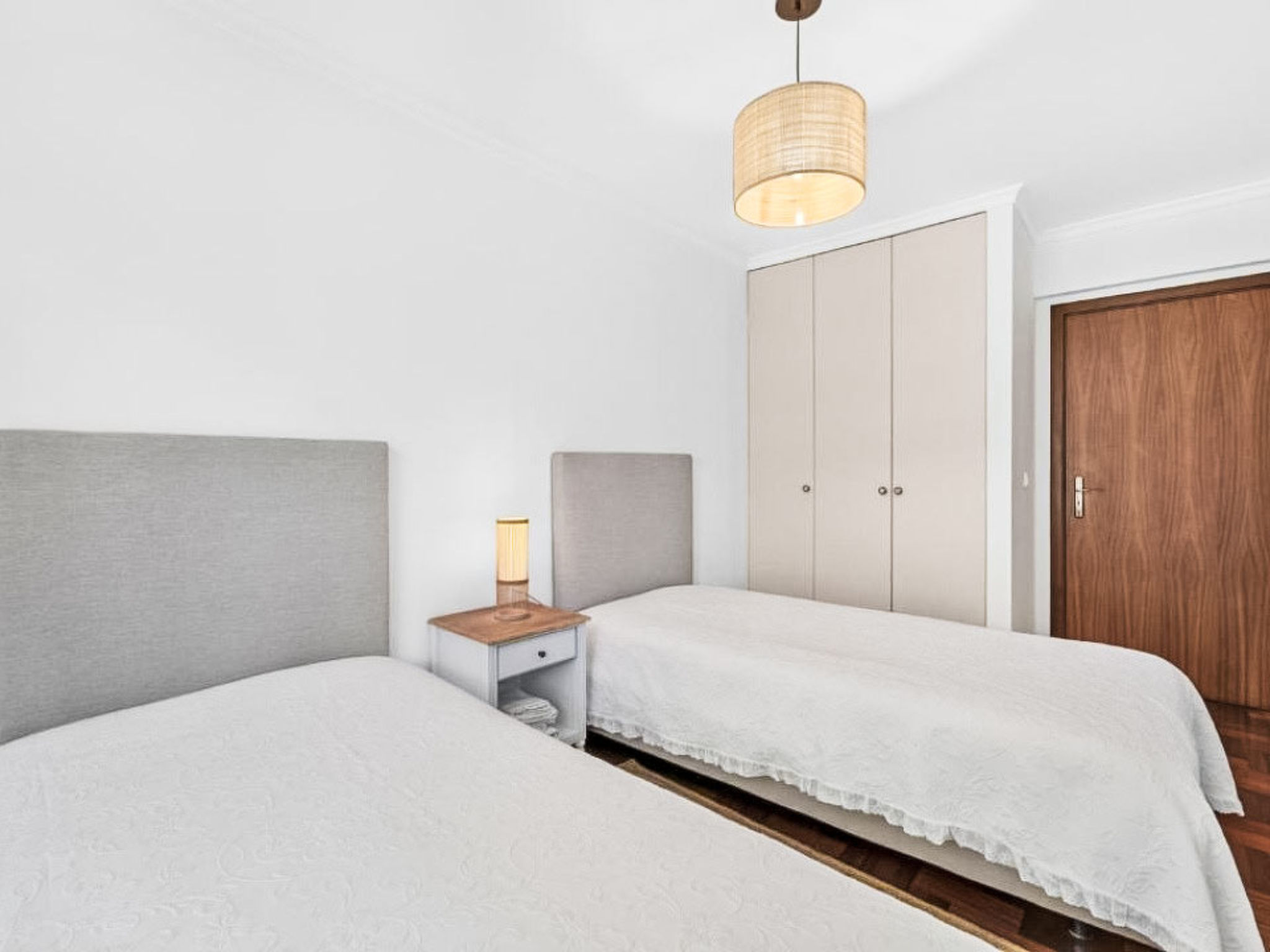 Sea Breeze Pilar - Inside