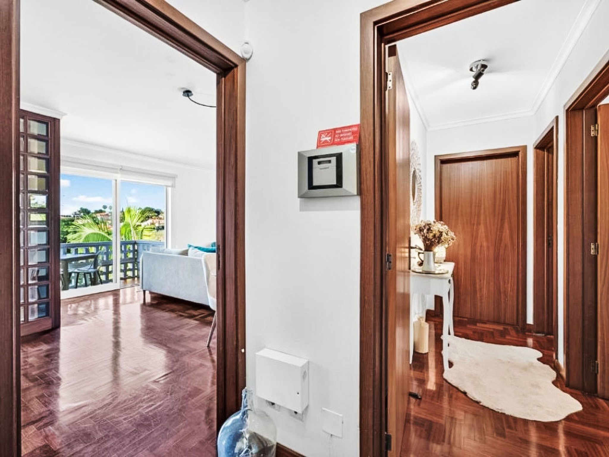 Sea Breeze Pilar - Inside