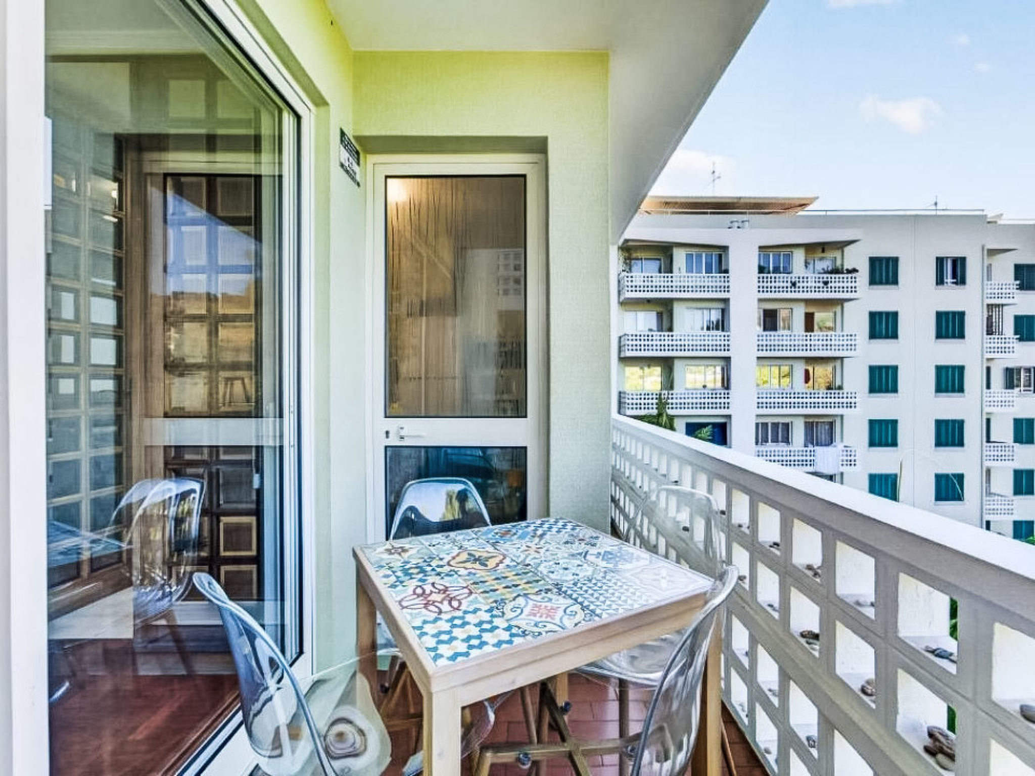 Sea Breeze Pilar - Inside