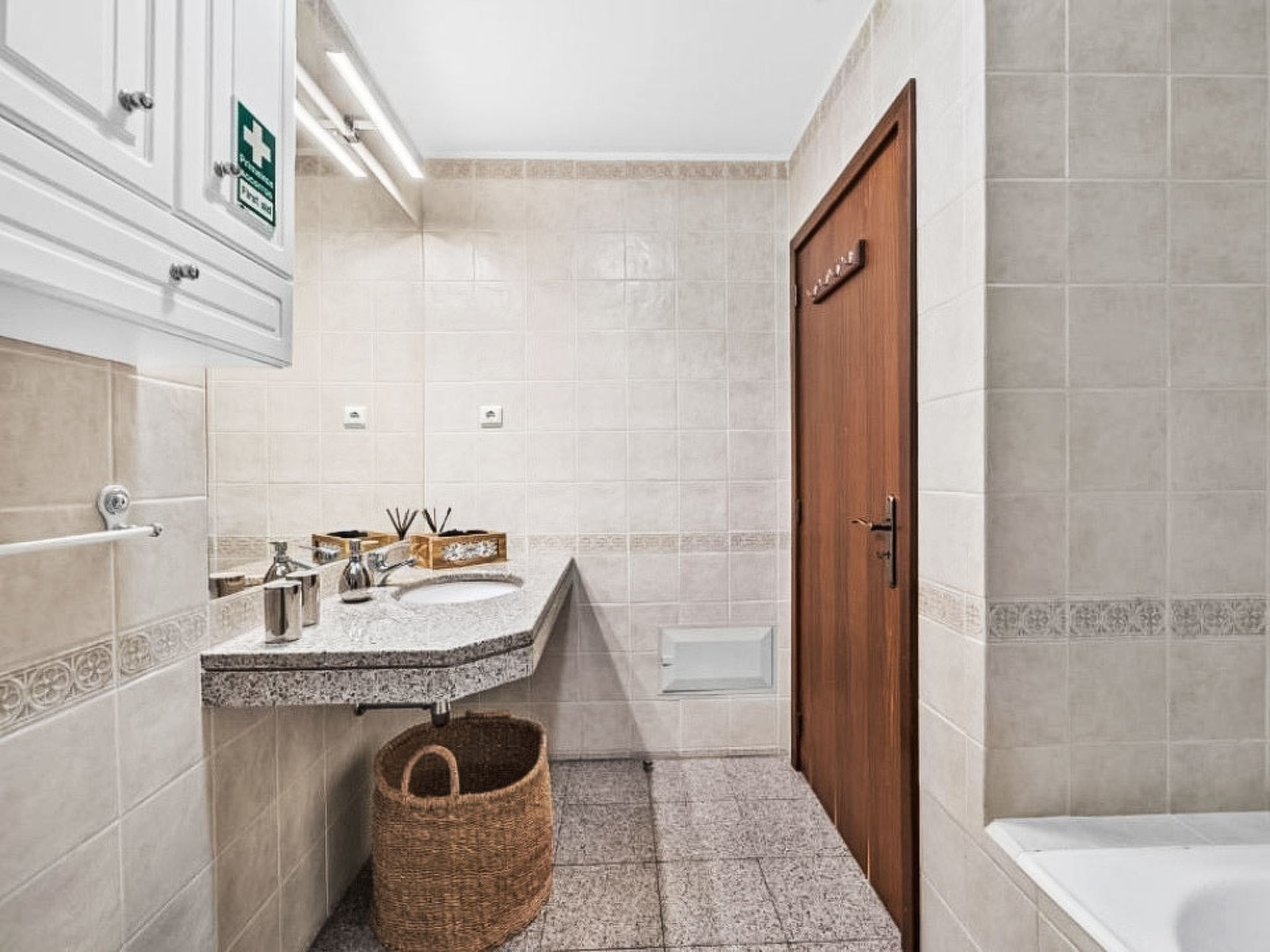 Sea Breeze Pilar - Inside