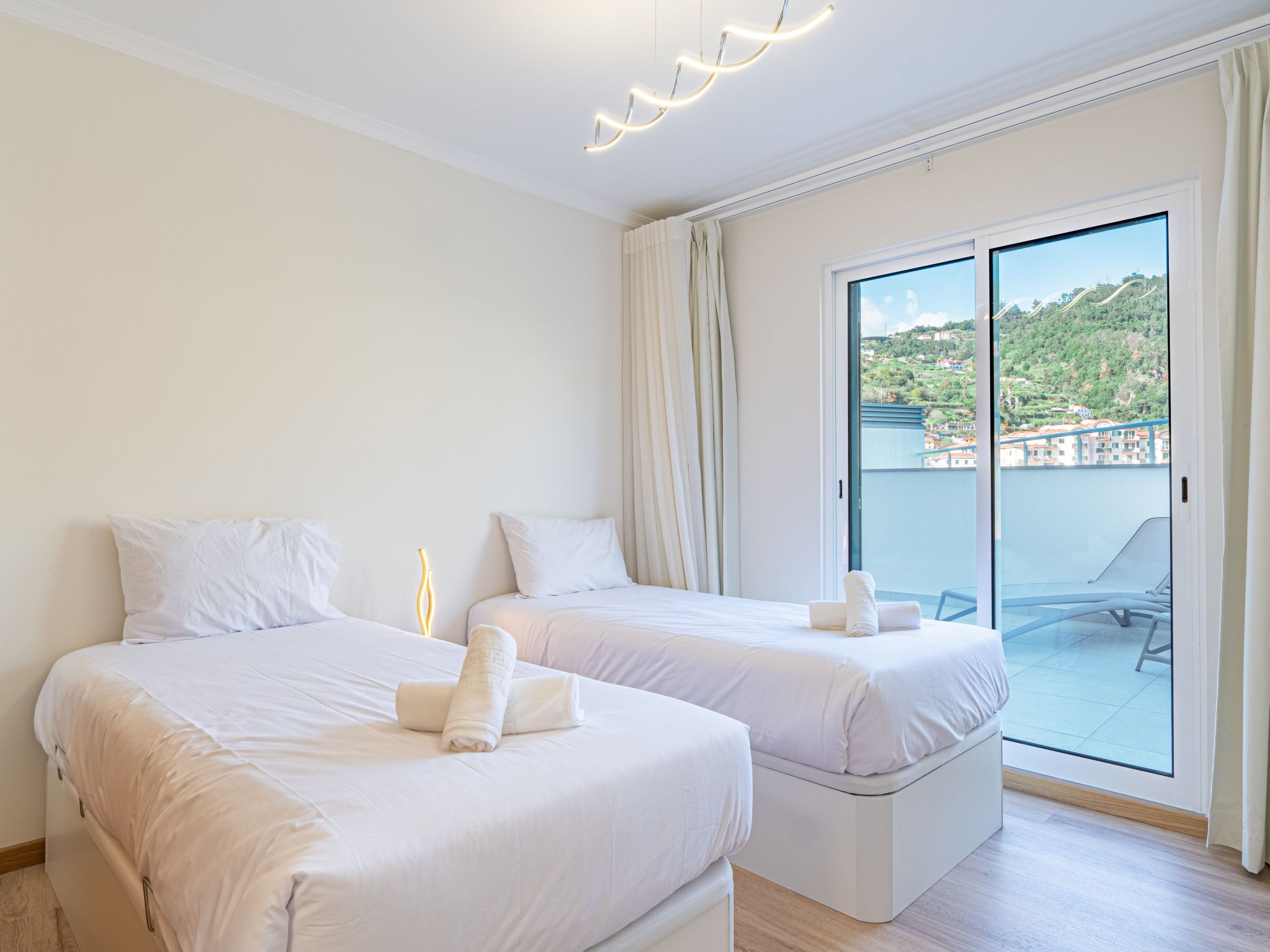 "Sonnenblume" mit Gemeinschaftspool-Binnen