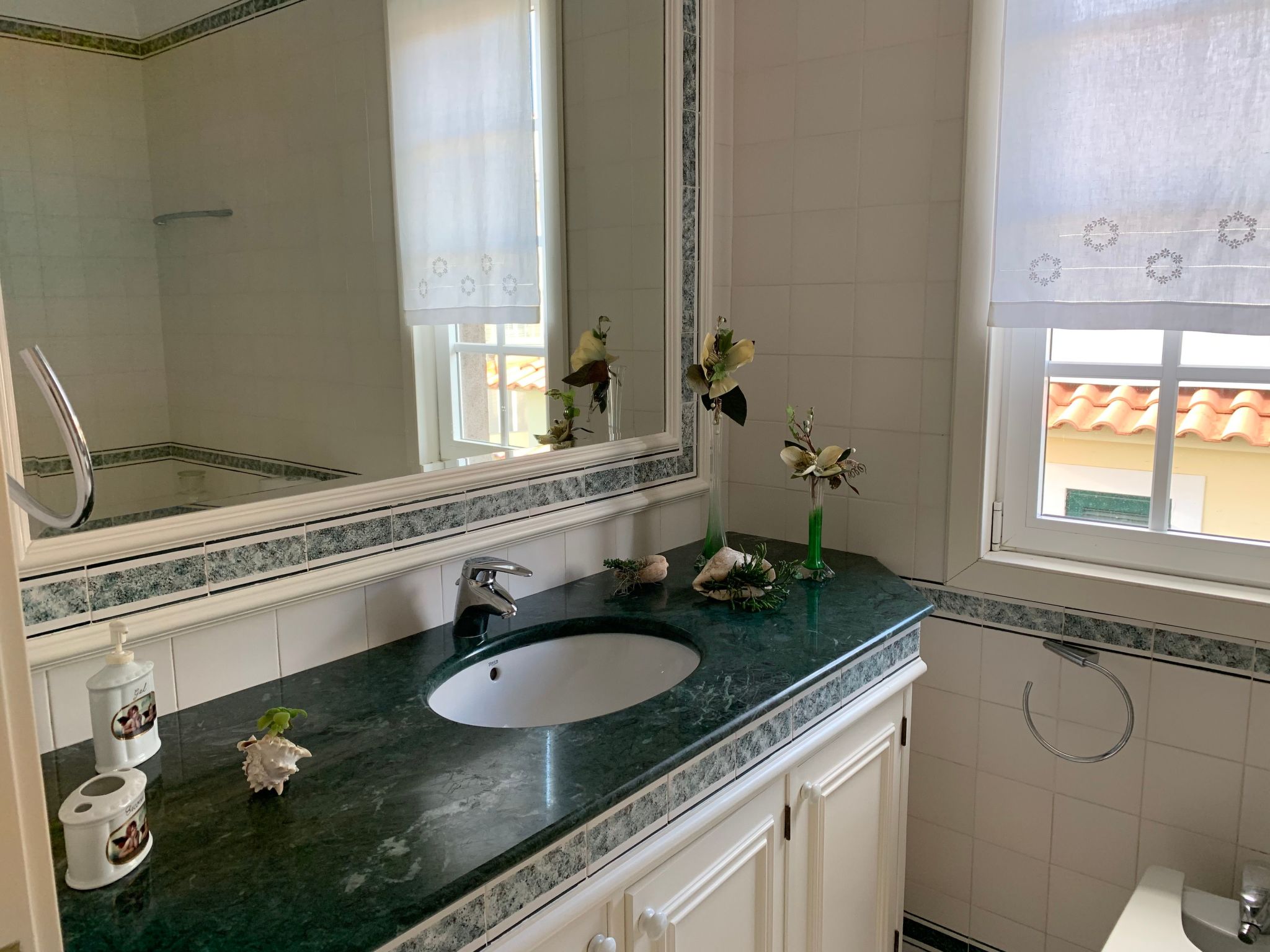 In Caniço mit Garten und Terrasse - Dedans