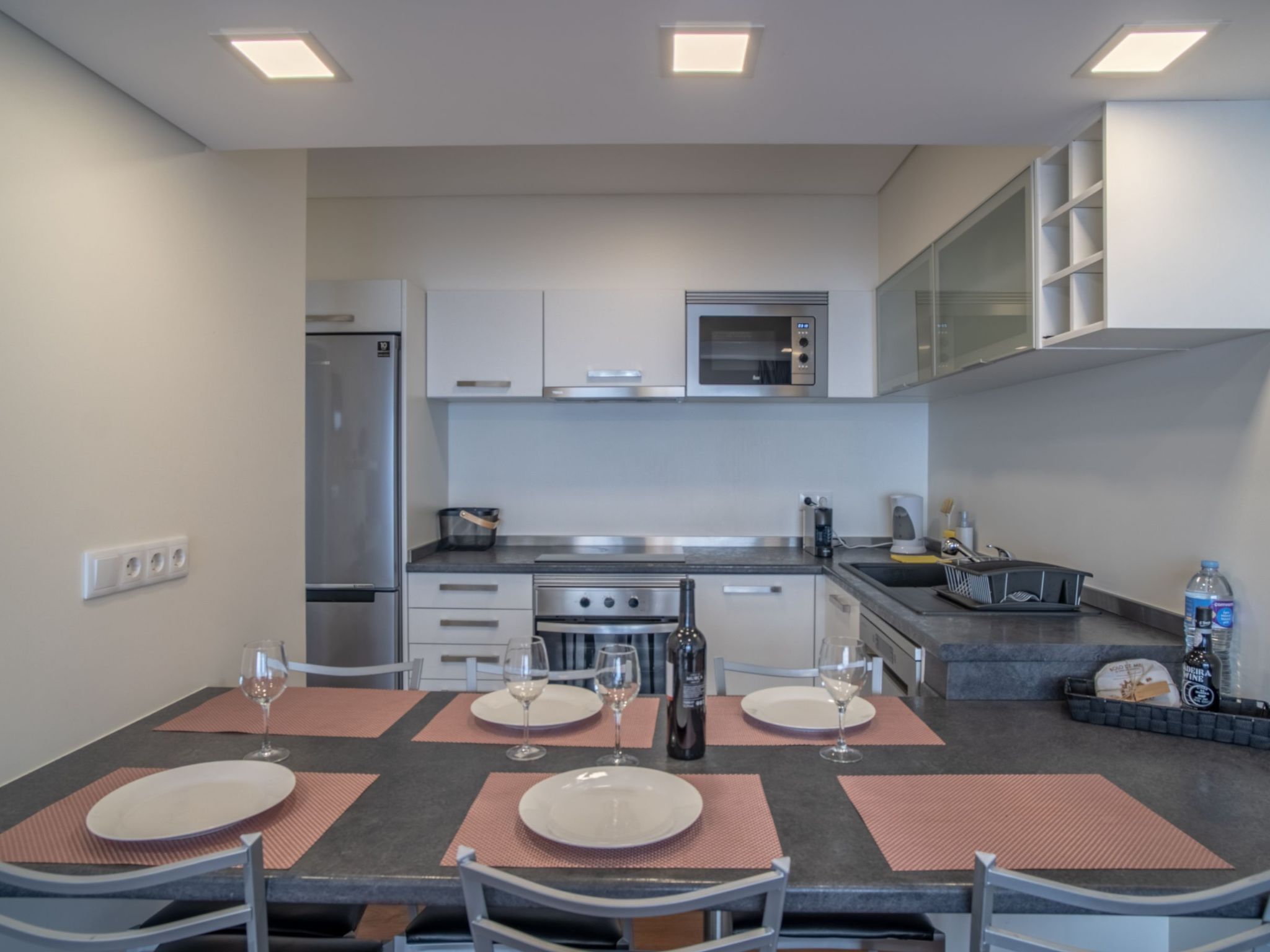 "Villa Azinhaga" mit Waschmaschine-Drinnen