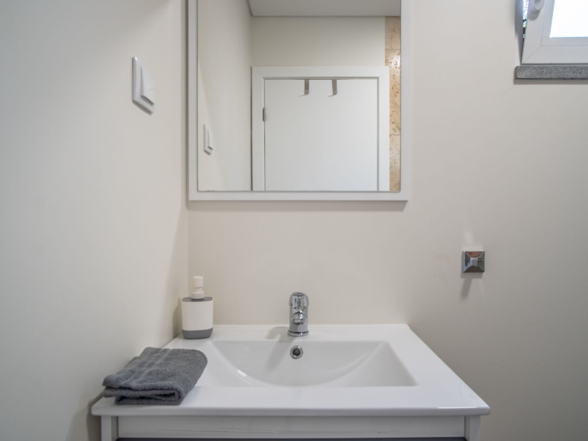 "Villa Azinhaga" mit Waschmaschine-Drinnen