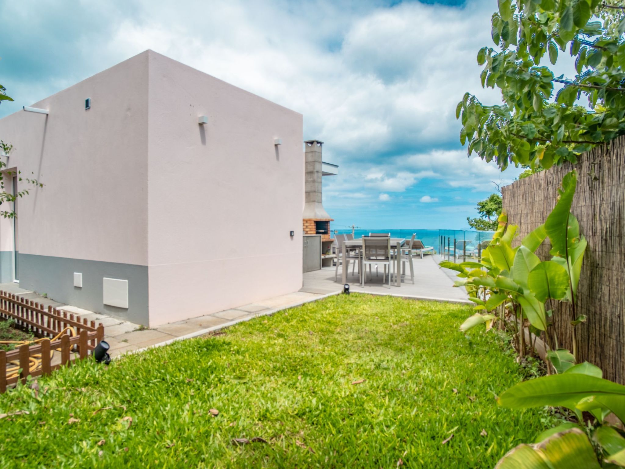 "Villa Azinhaga" mit Waschmaschine-Draußen