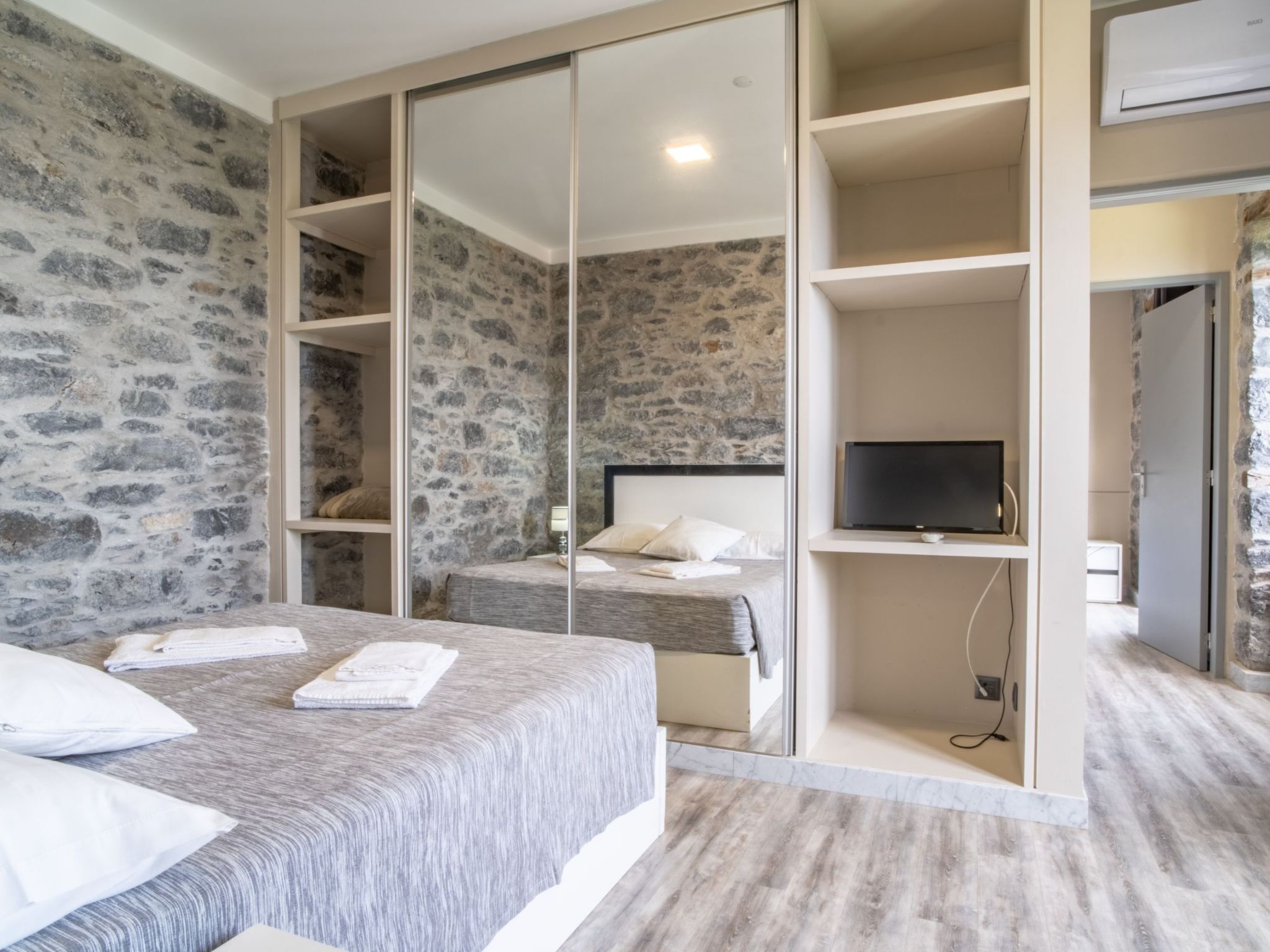 Villa mit eigenem Garten und Grill-Image-tags.info