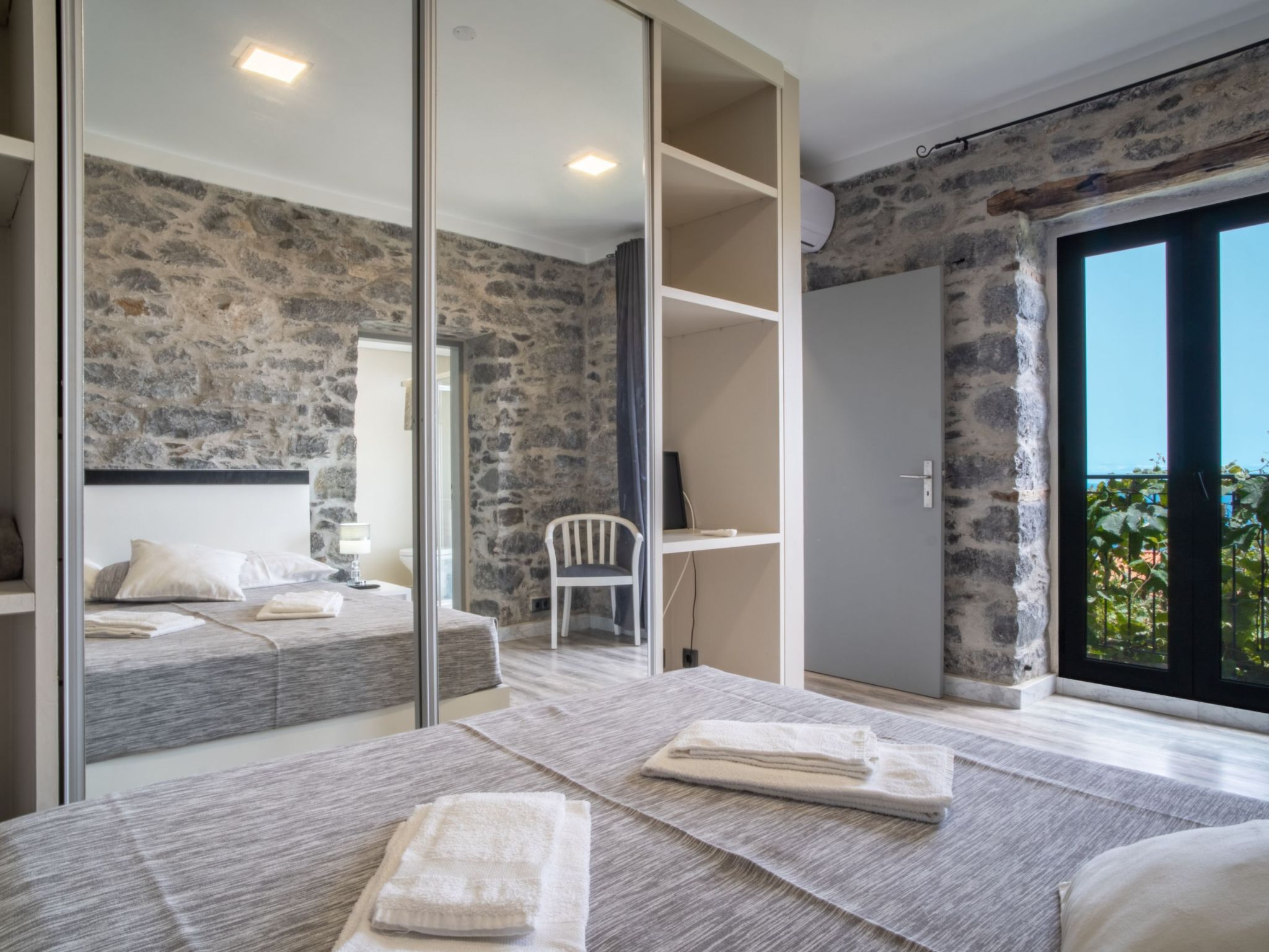 Villa mit eigenem Garten und Grill-Image-tags.info