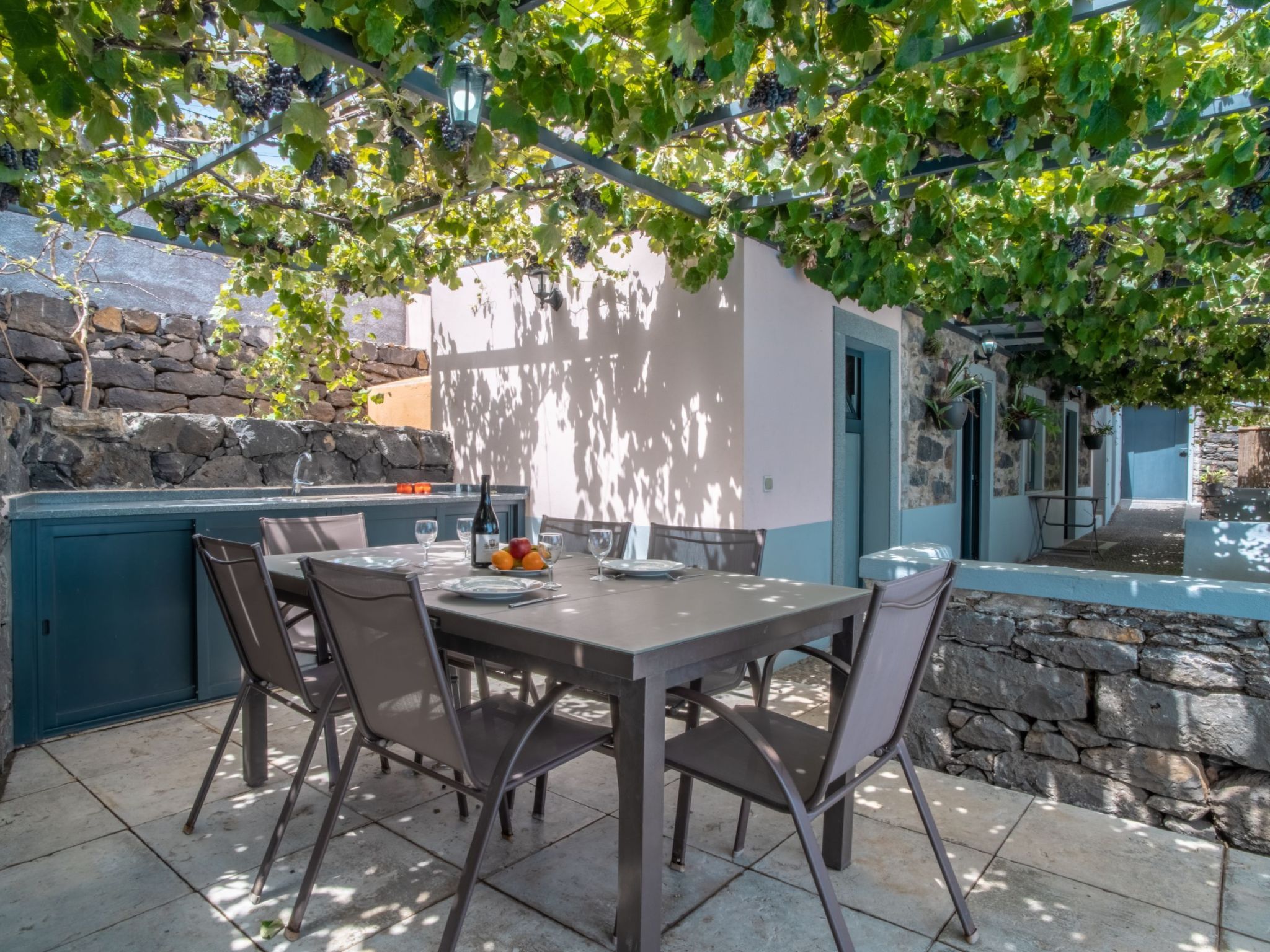 Villa mit eigenem Garten und Grill-Image-tags.info