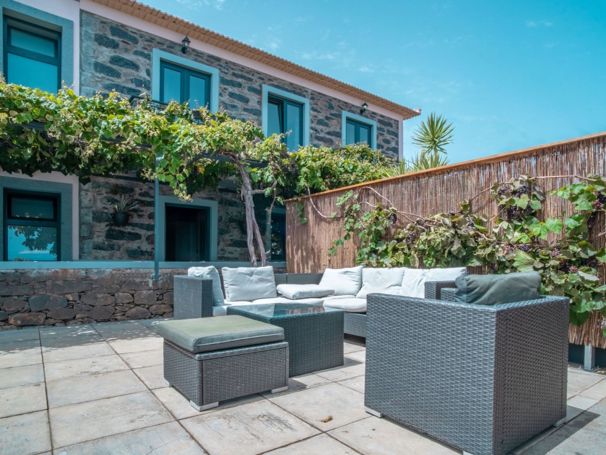 Villa mit eigenem Garten und Grill-Draußen