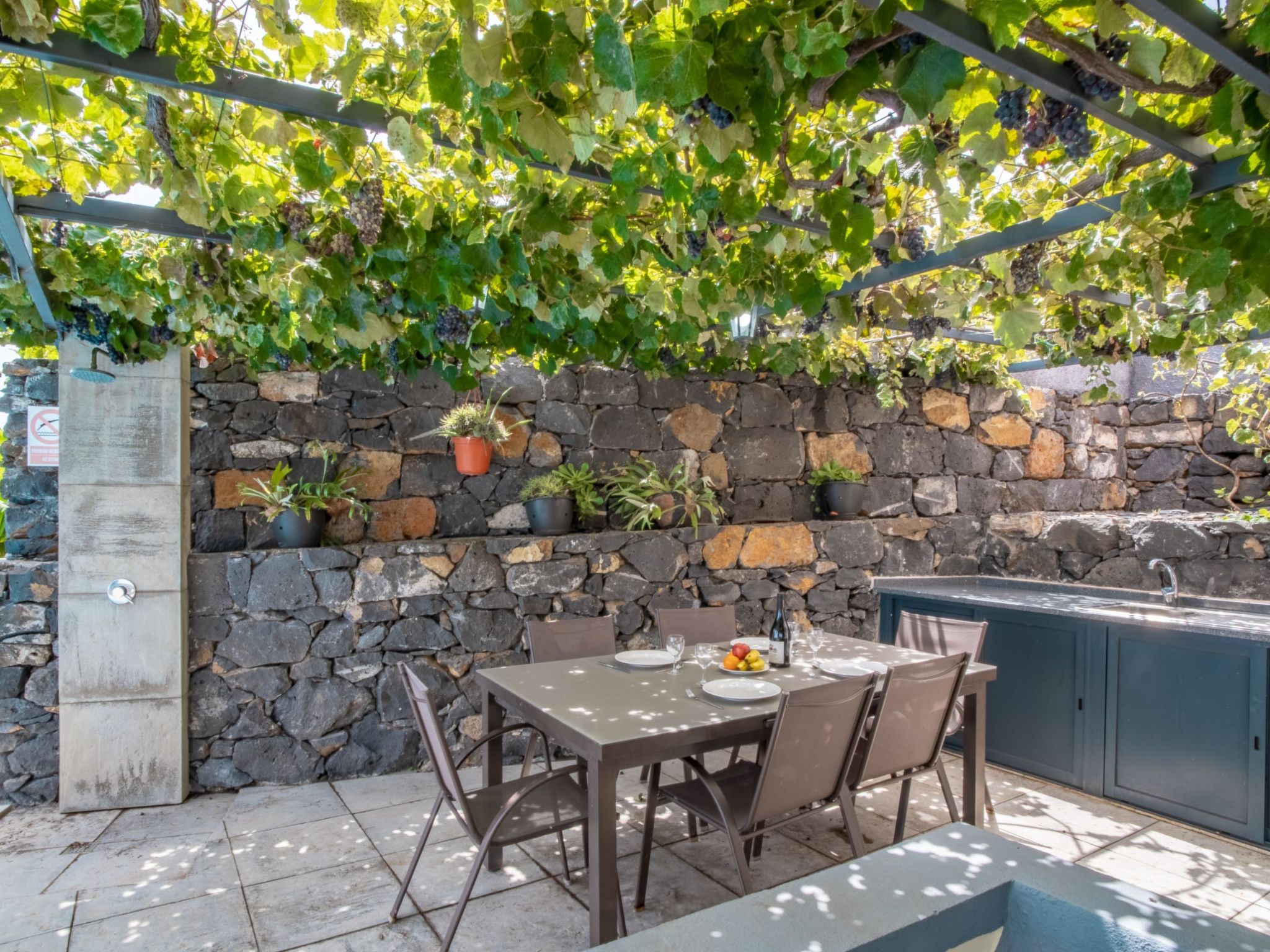 Villa mit eigenem Garten und Grill-Image-tags.info