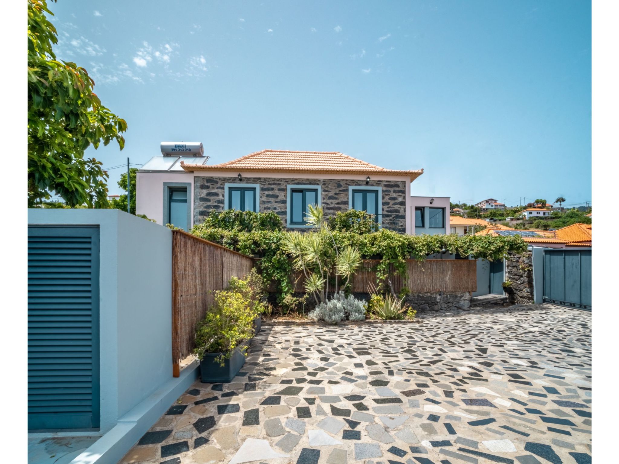 Villa mit eigenem Garten und Grill-Draußen