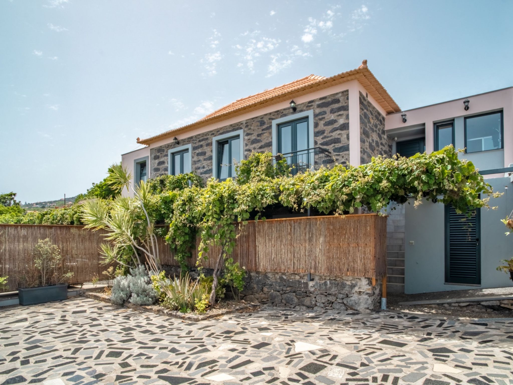 Villa mit eigenem Garten und Grill-Draußen