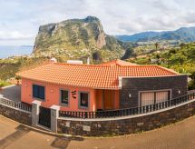 Elegantes Haus in Santana mit Garten und Grill