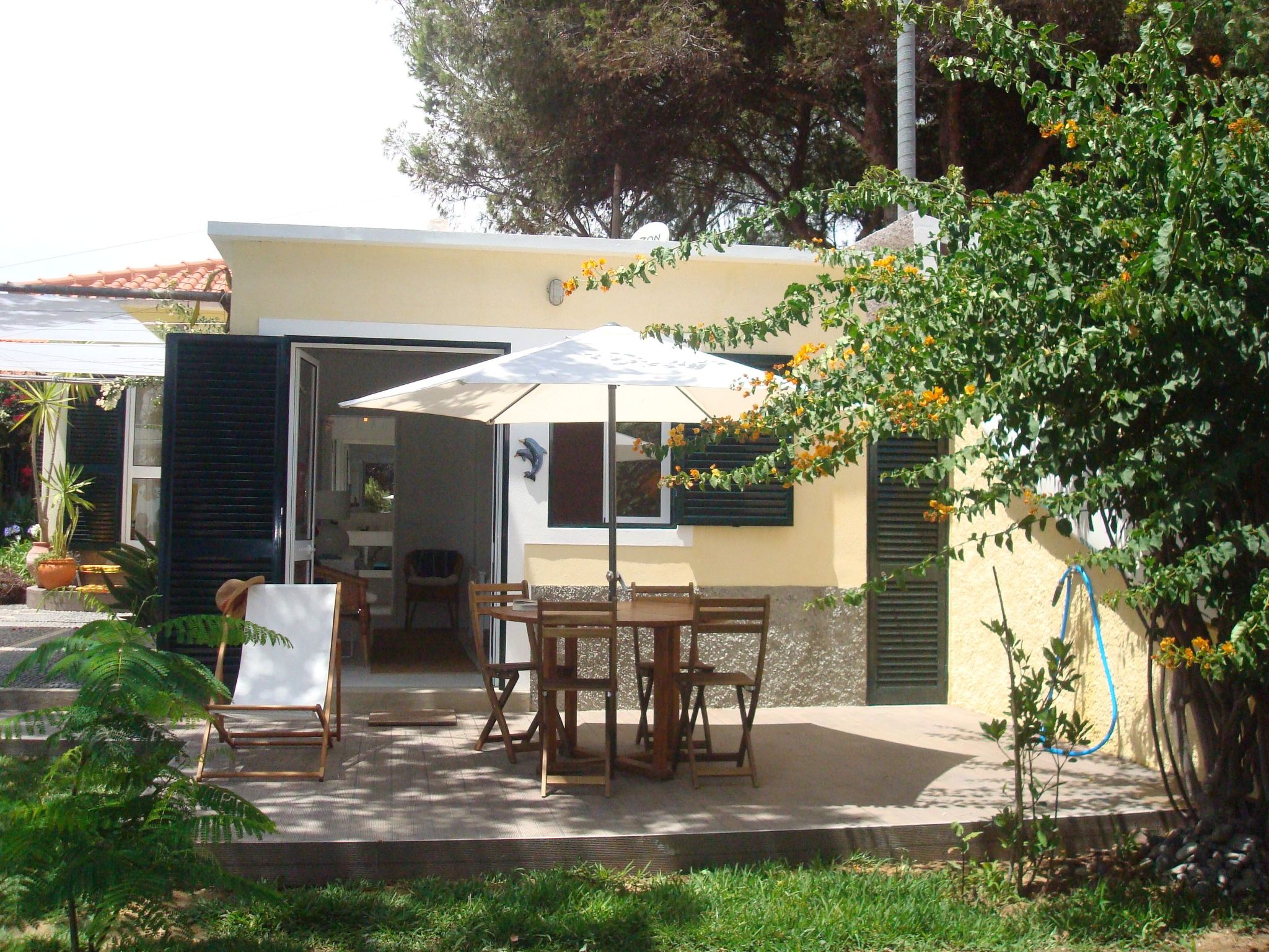 in Vila Baleira mit Garten
