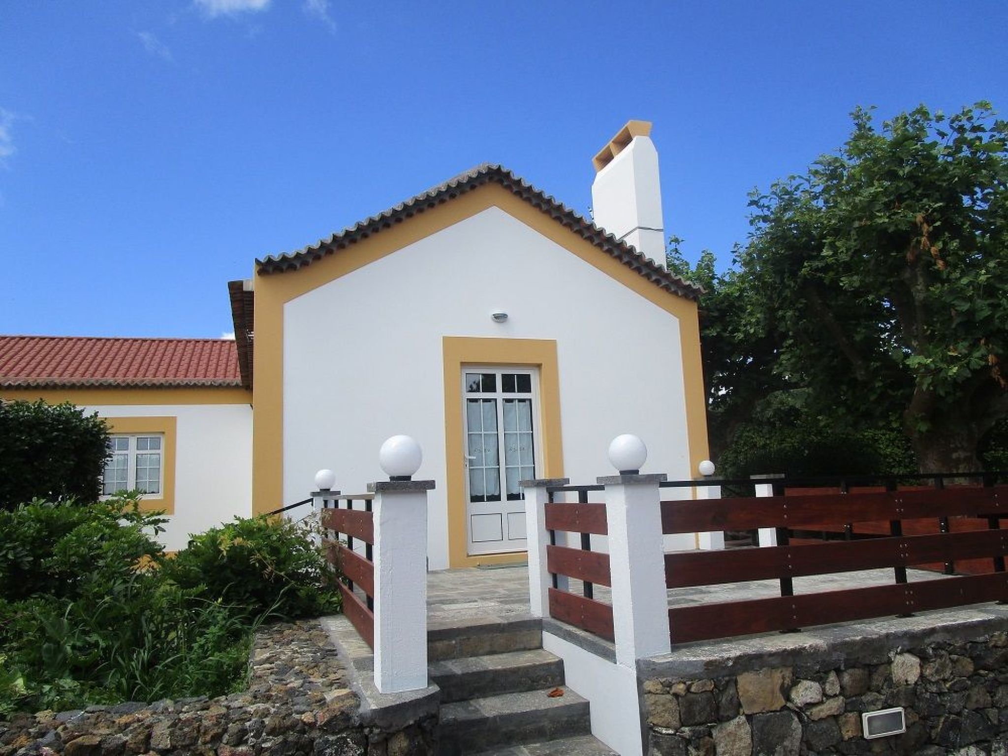 Bauernhof mit privatem Pool in Açores-Buiten