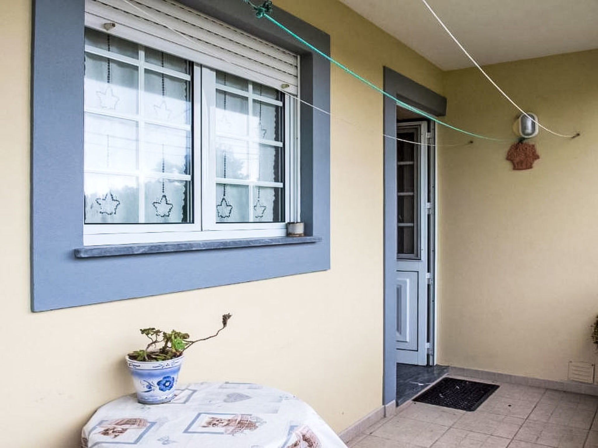 Geräumiges Haus in der Nähe von Angra do Heroismo - Buiten