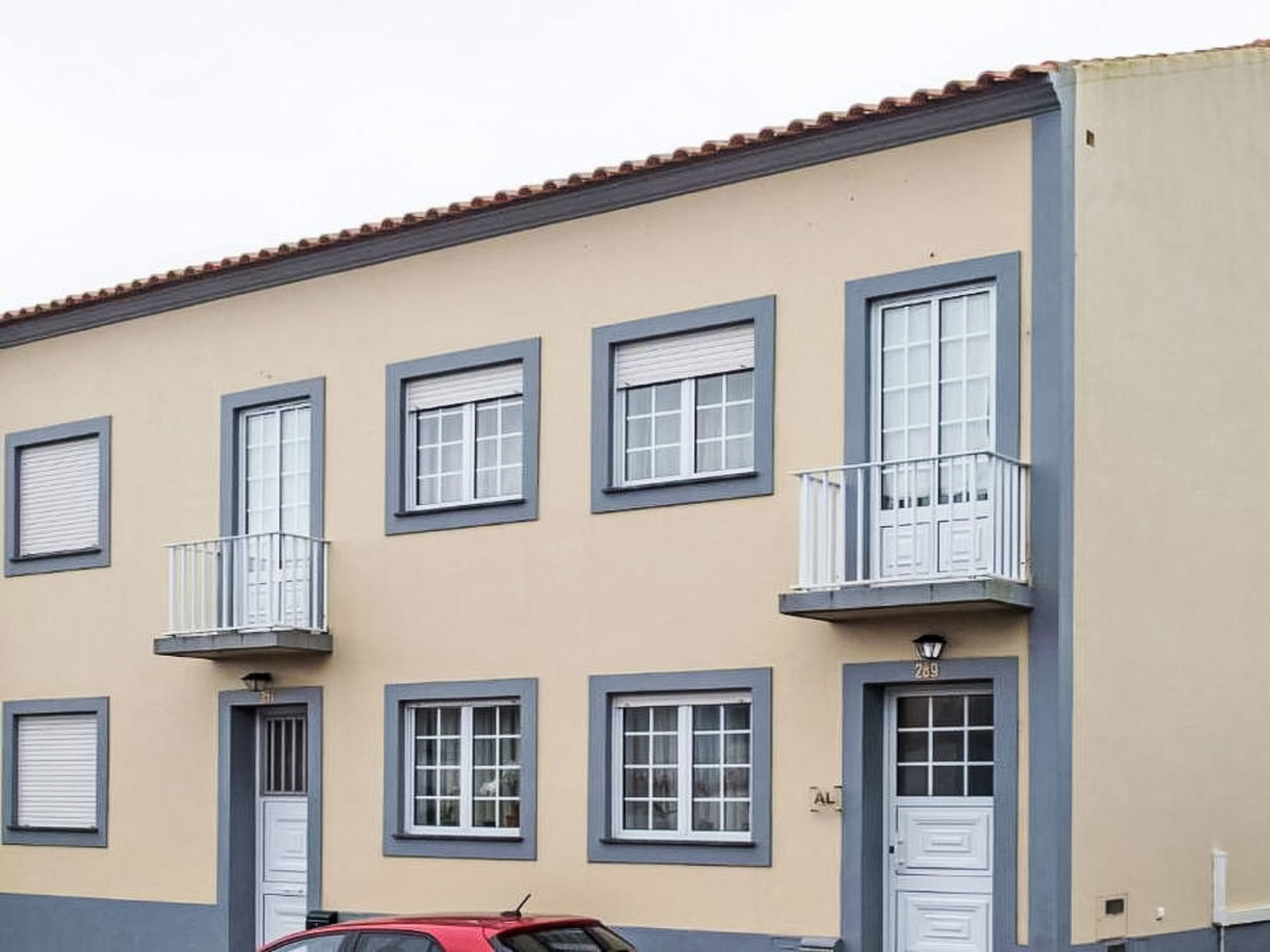 Geräumiges Haus in der Nähe von Angra do Heroismo - Buiten