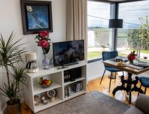 Duurzaam designhuisje met zwembad en uitzicht in Algarvia, Noord-Portugal - thumbnail 3