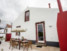 Duurzaam designhuis Casa do Arco met bergzicht en zwembad in Noord-Portugal - thumbnail 1