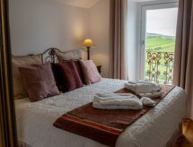 Duurzame studio met balkon en zwembad in het groene noorden van Portugal - thumbnail 3